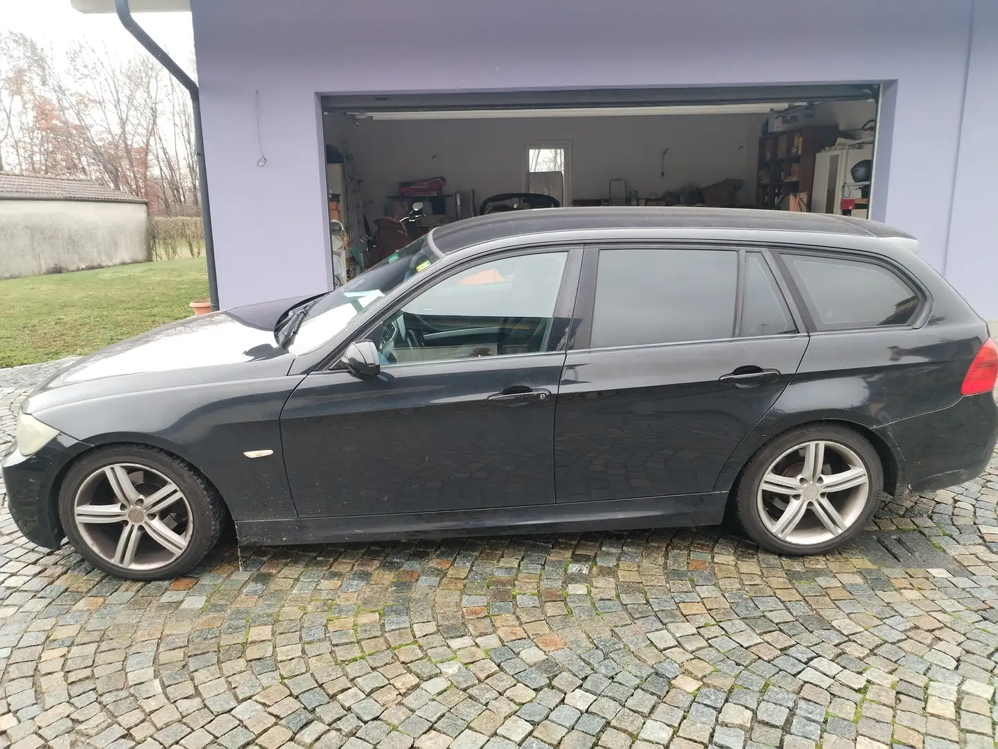 BMW 320 Serie 3 320d cat Touring MSport Nero - 2