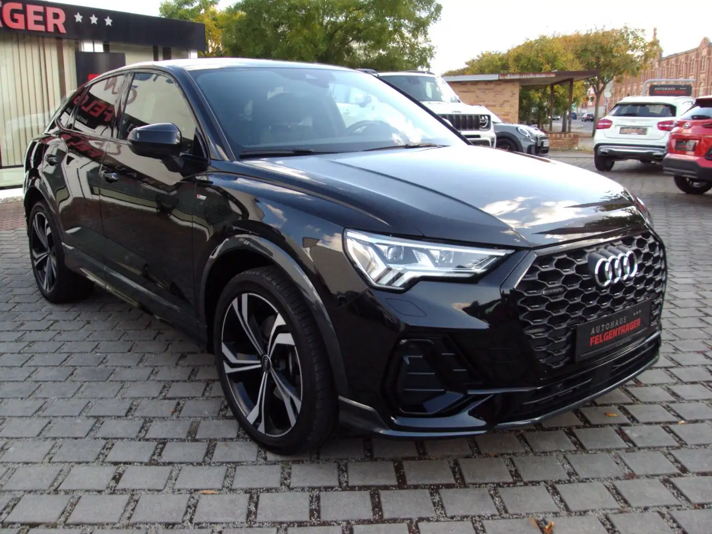 Audi Q3 Sportback 45 TFSI quattro S-Line Schwarz - 2