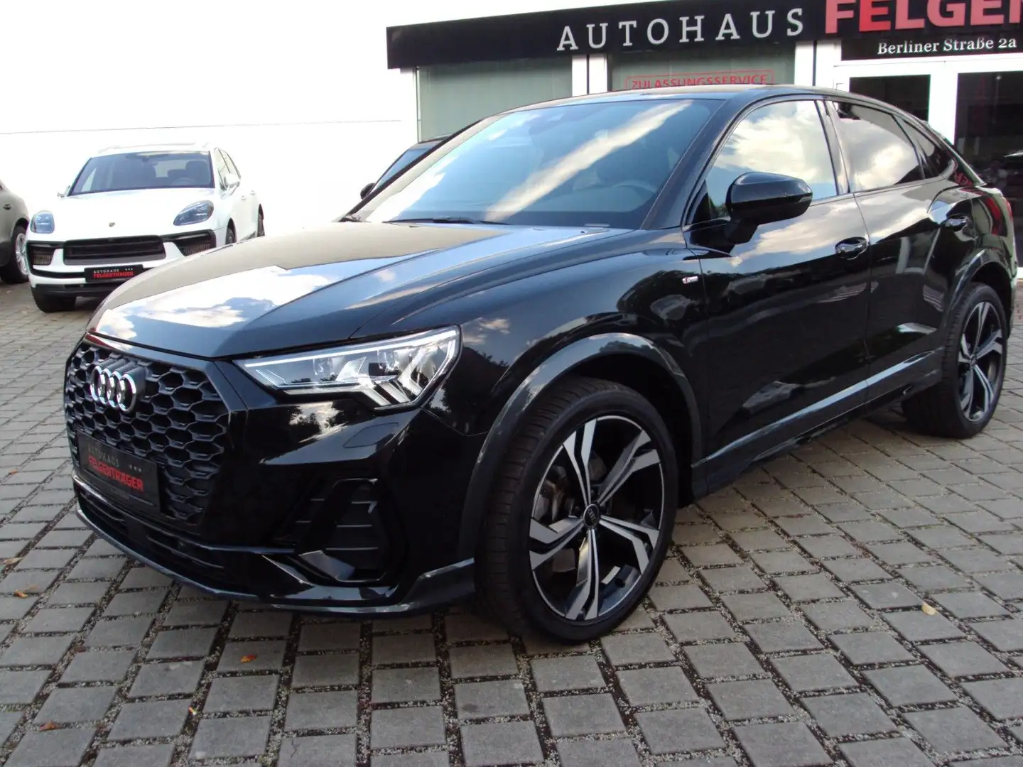 Audi Q3 Sportback 45 TFSI quattro S-Line Schwarz - 1