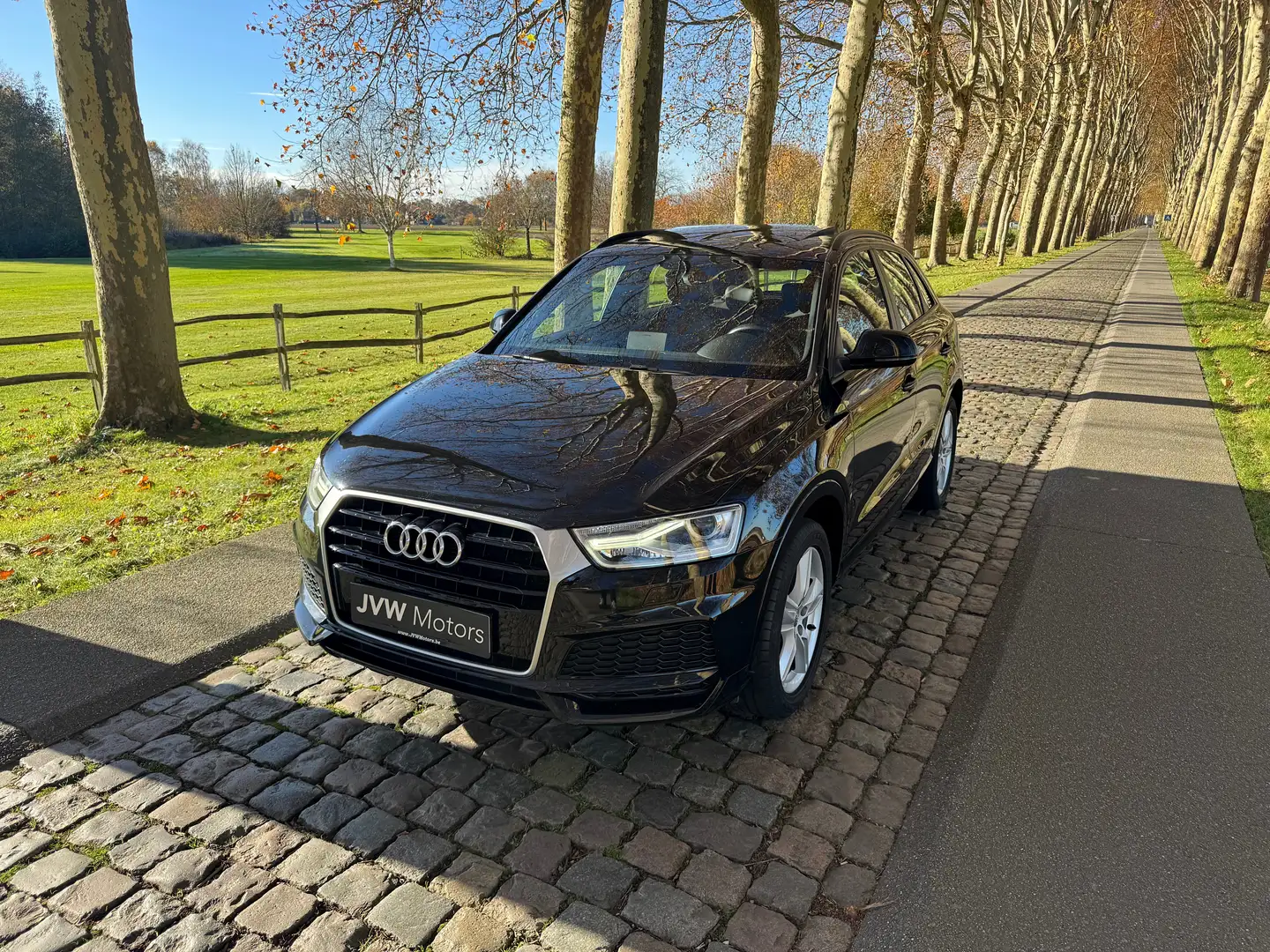 Audi Q3 1.4 TFSI * S-Line * Navi * Leder * Pano Zwart - 1