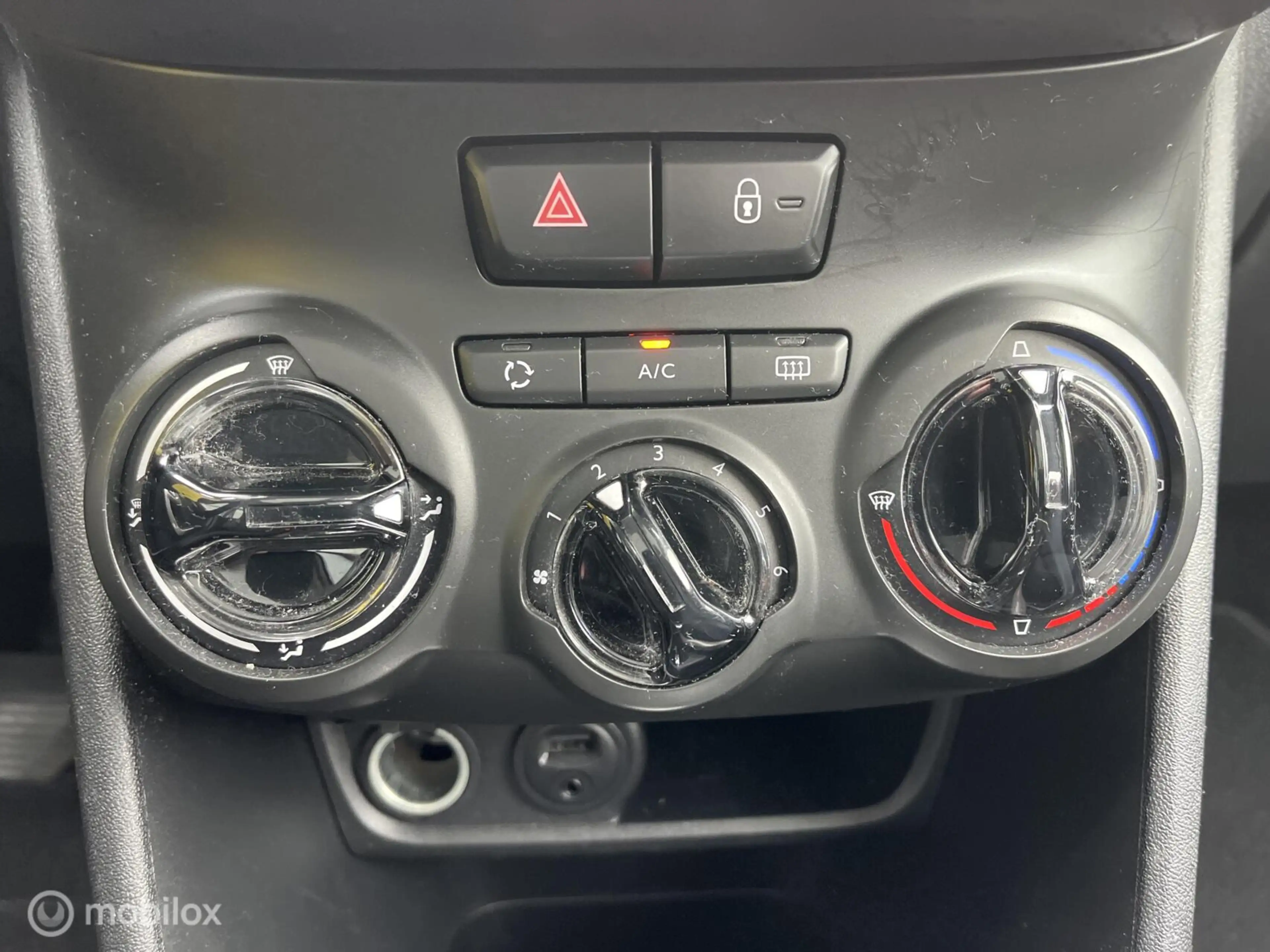 Peugeot 2008 1.2 PureTech Active automaat — photo 19