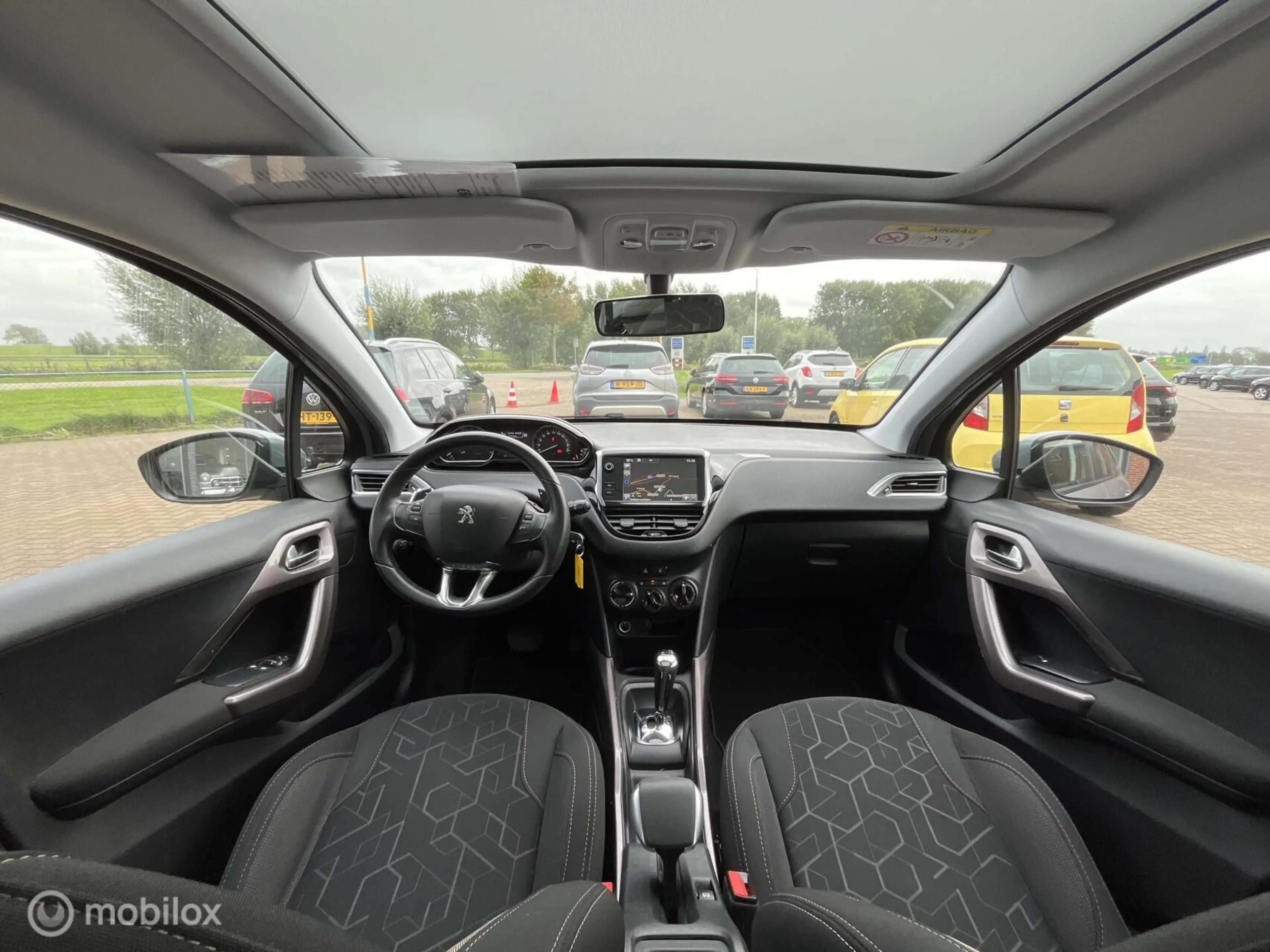 Peugeot 2008 1.2 PureTech Active automaat — photo 12