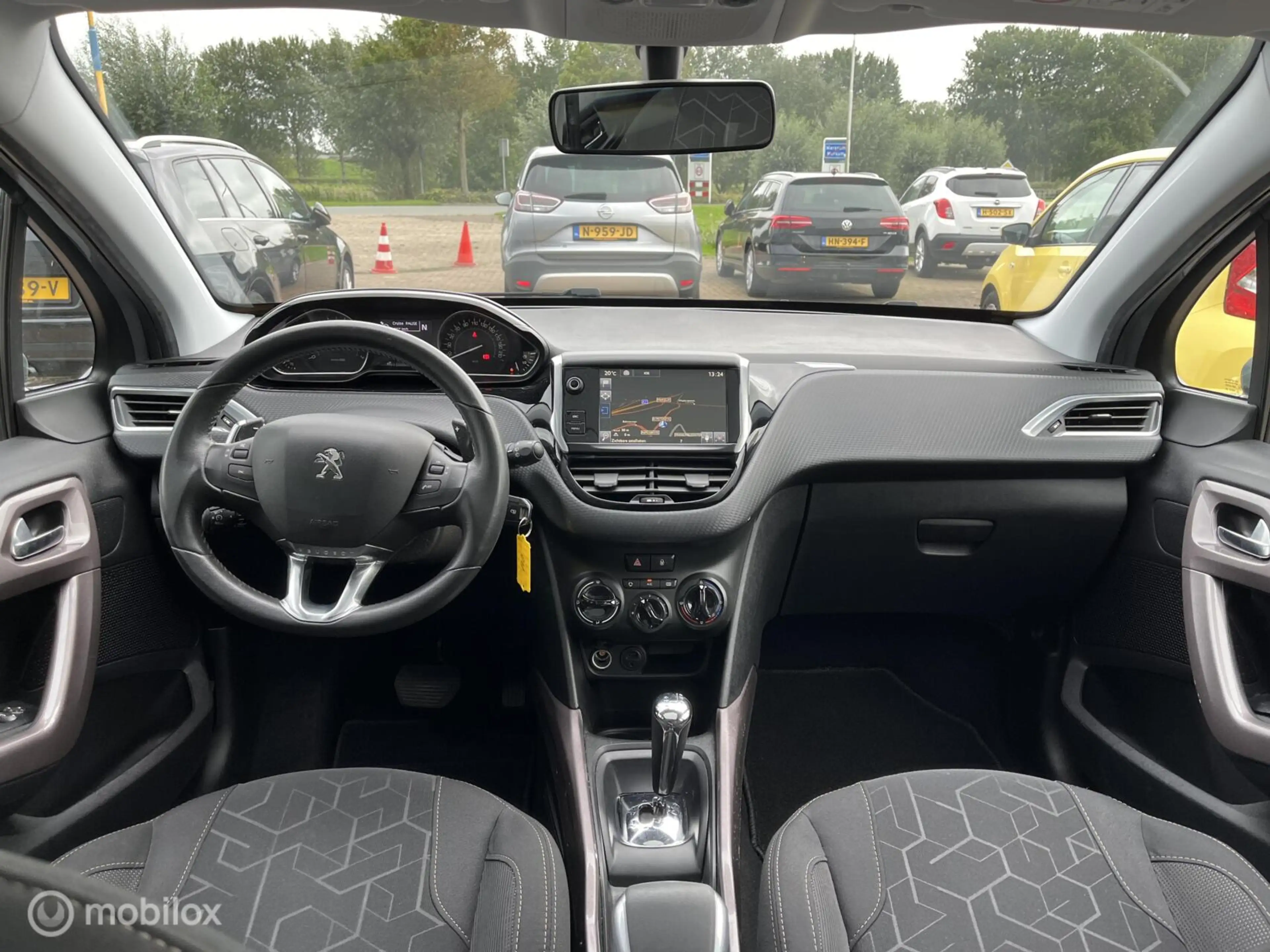 Peugeot 2008 1.2 PureTech Active automaat — photo 10