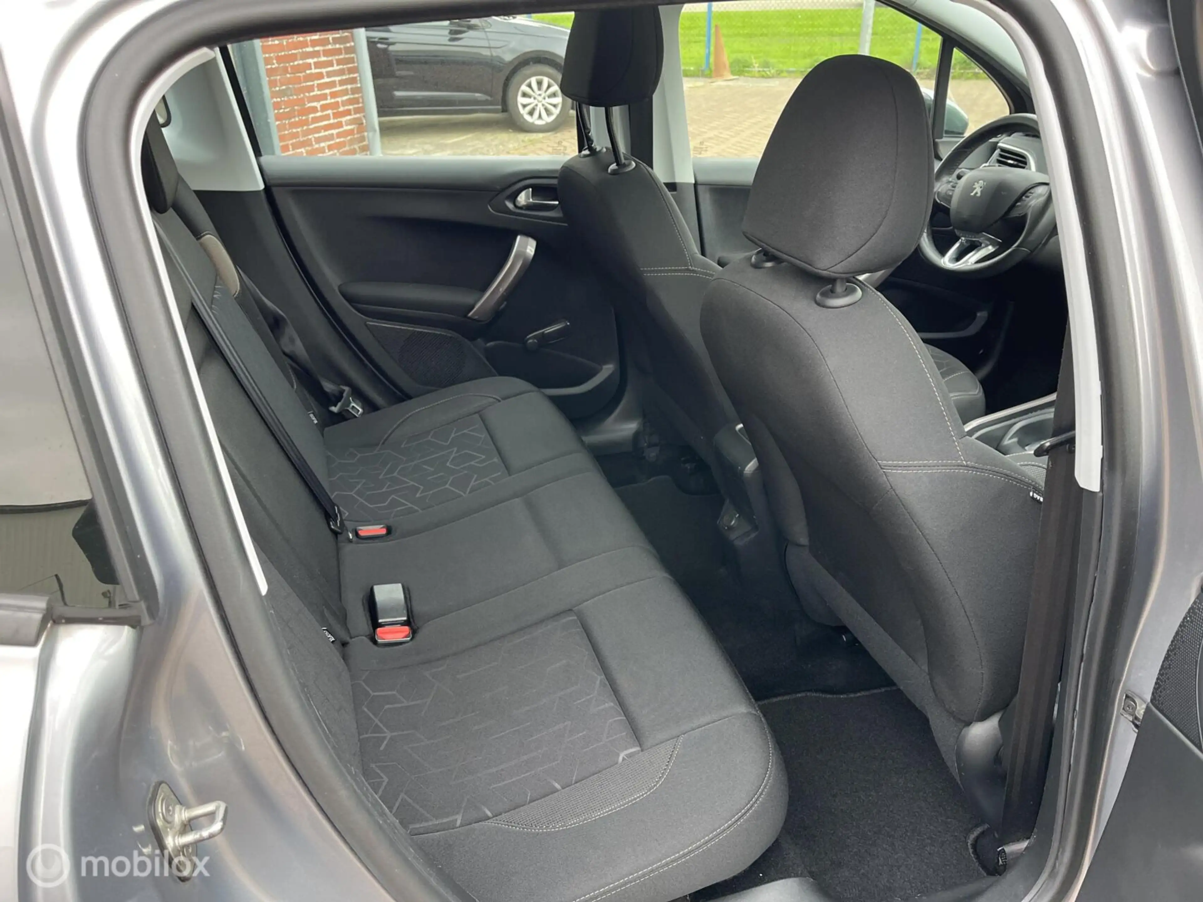 Peugeot 2008 1.2 PureTech Active automaat — photo 16