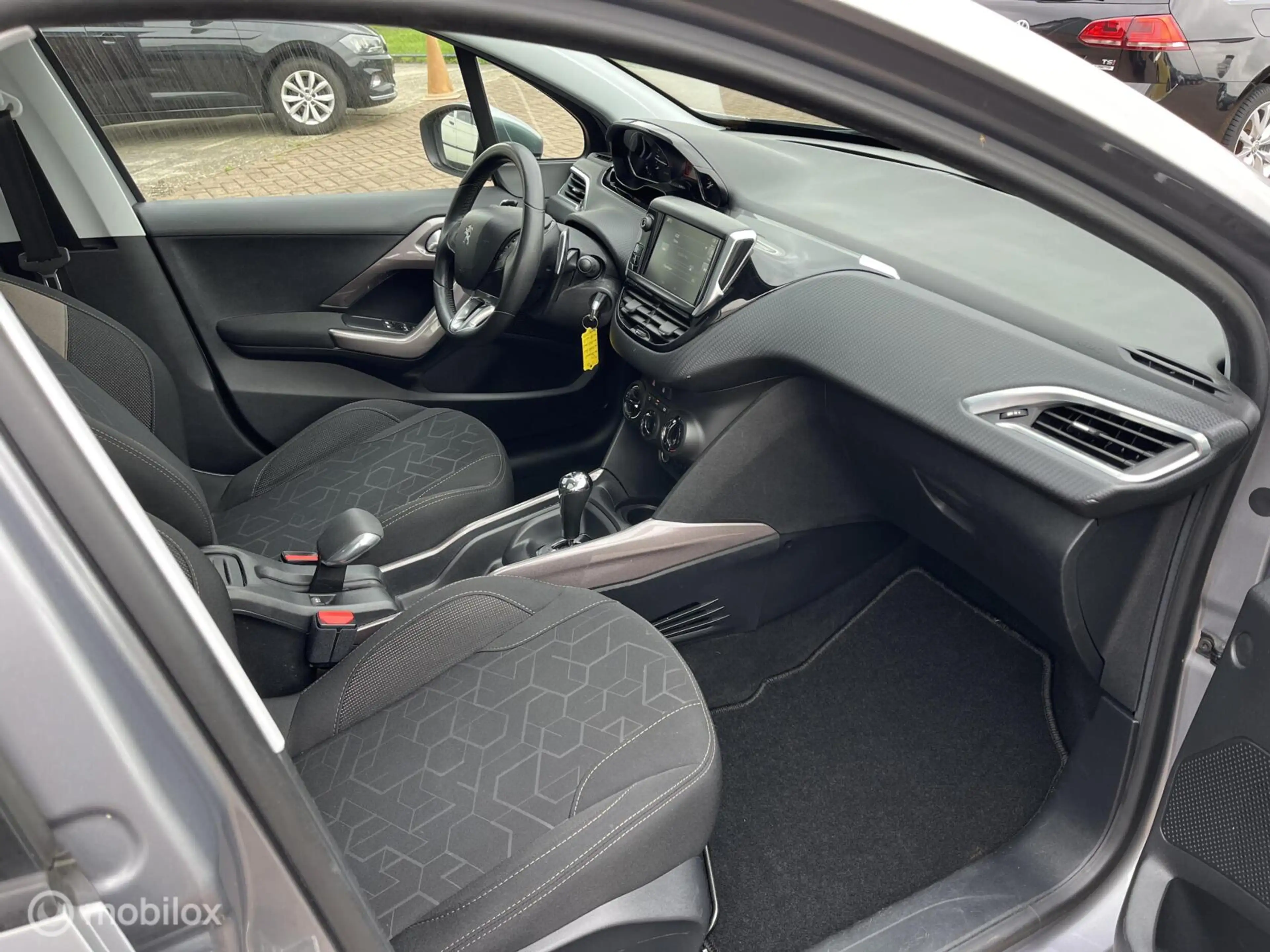 Peugeot 2008 1.2 PureTech Active automaat — photo 18