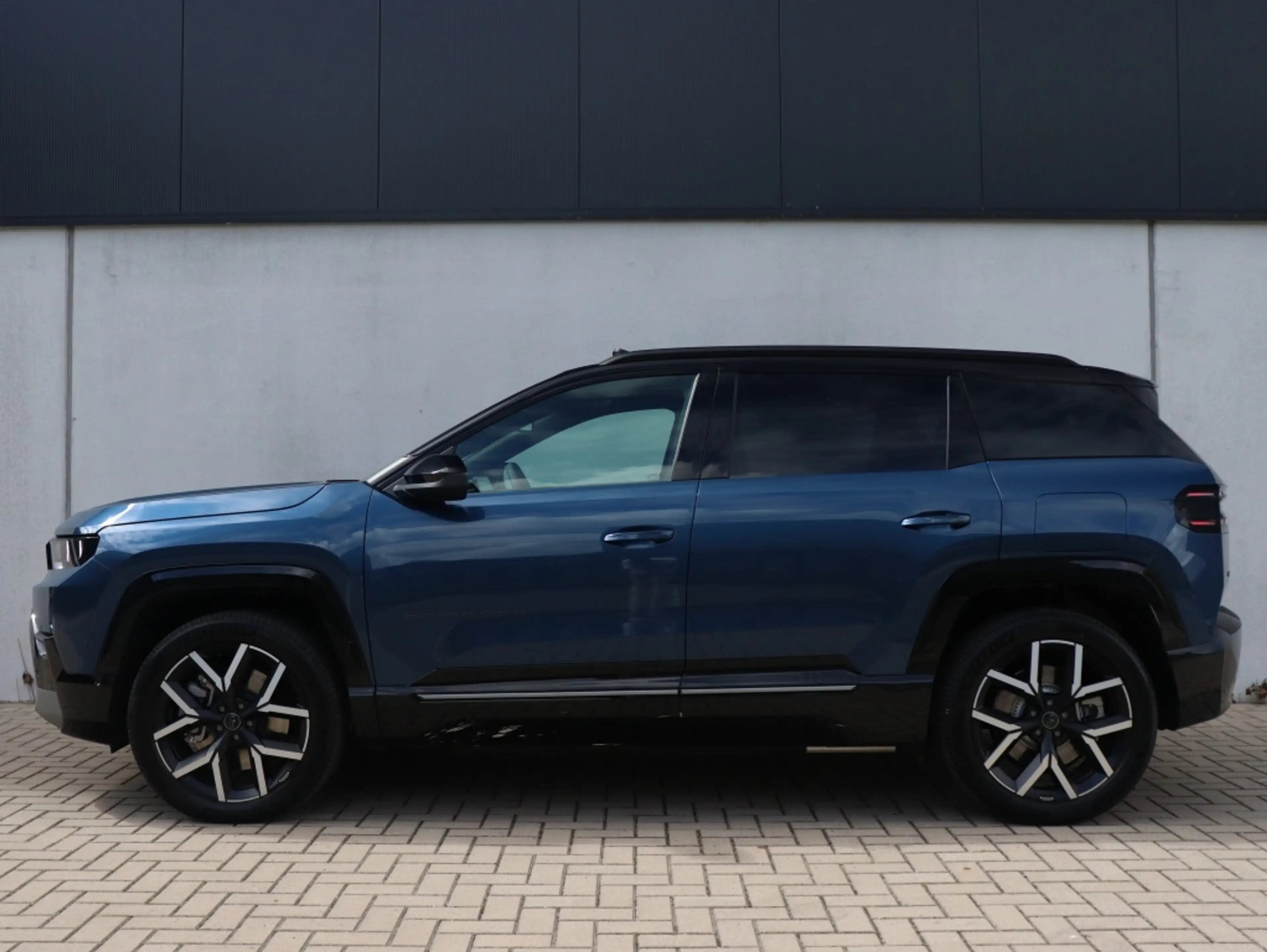 Jeep Compass 1.6 e-Hybrid 225 PK PHEV First Edition | Schuifdak — photo 3