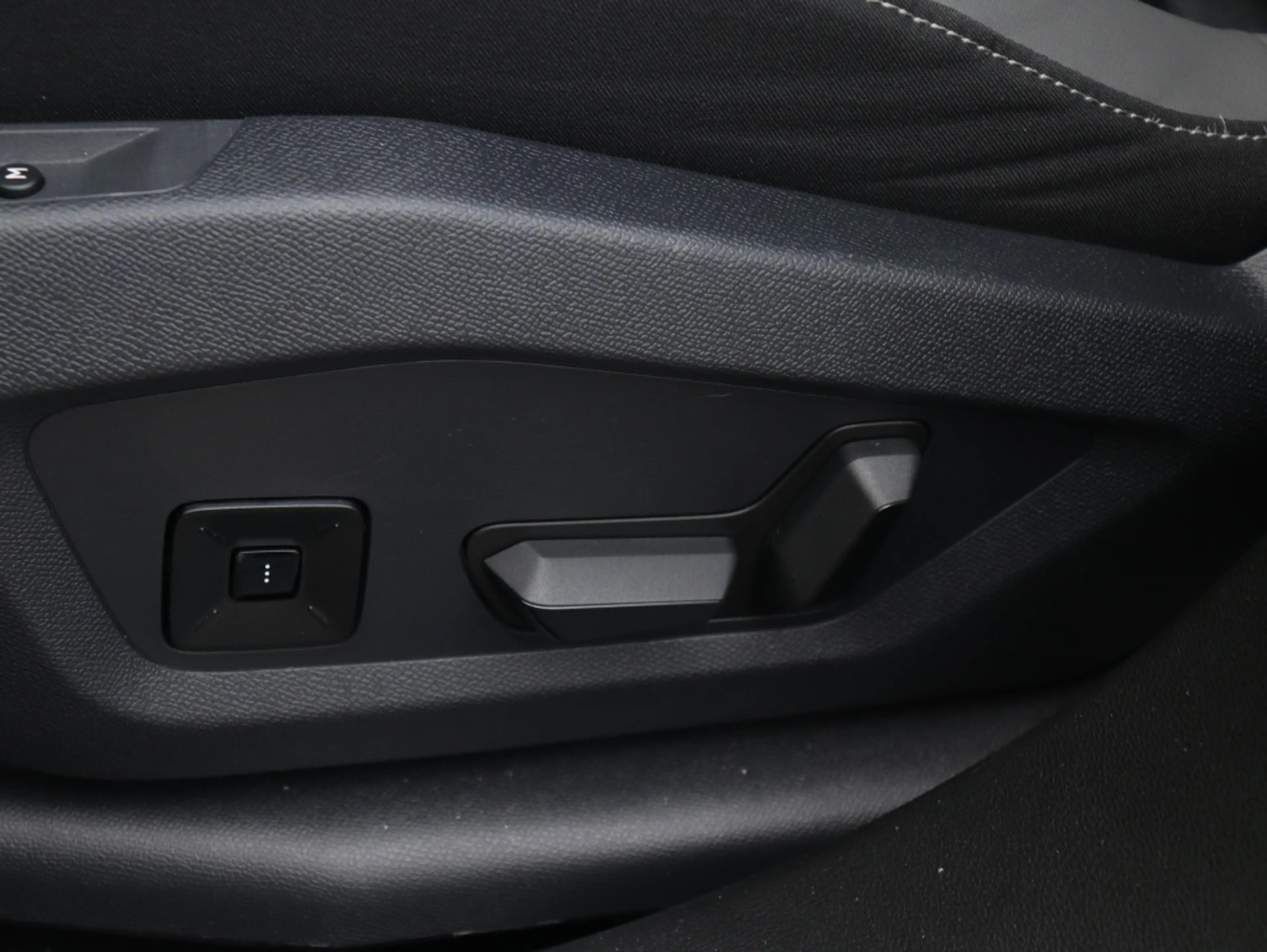 Jeep Compass 1.6 e-Hybrid 225 PK PHEV First Edition | Schuifdak — photo 10