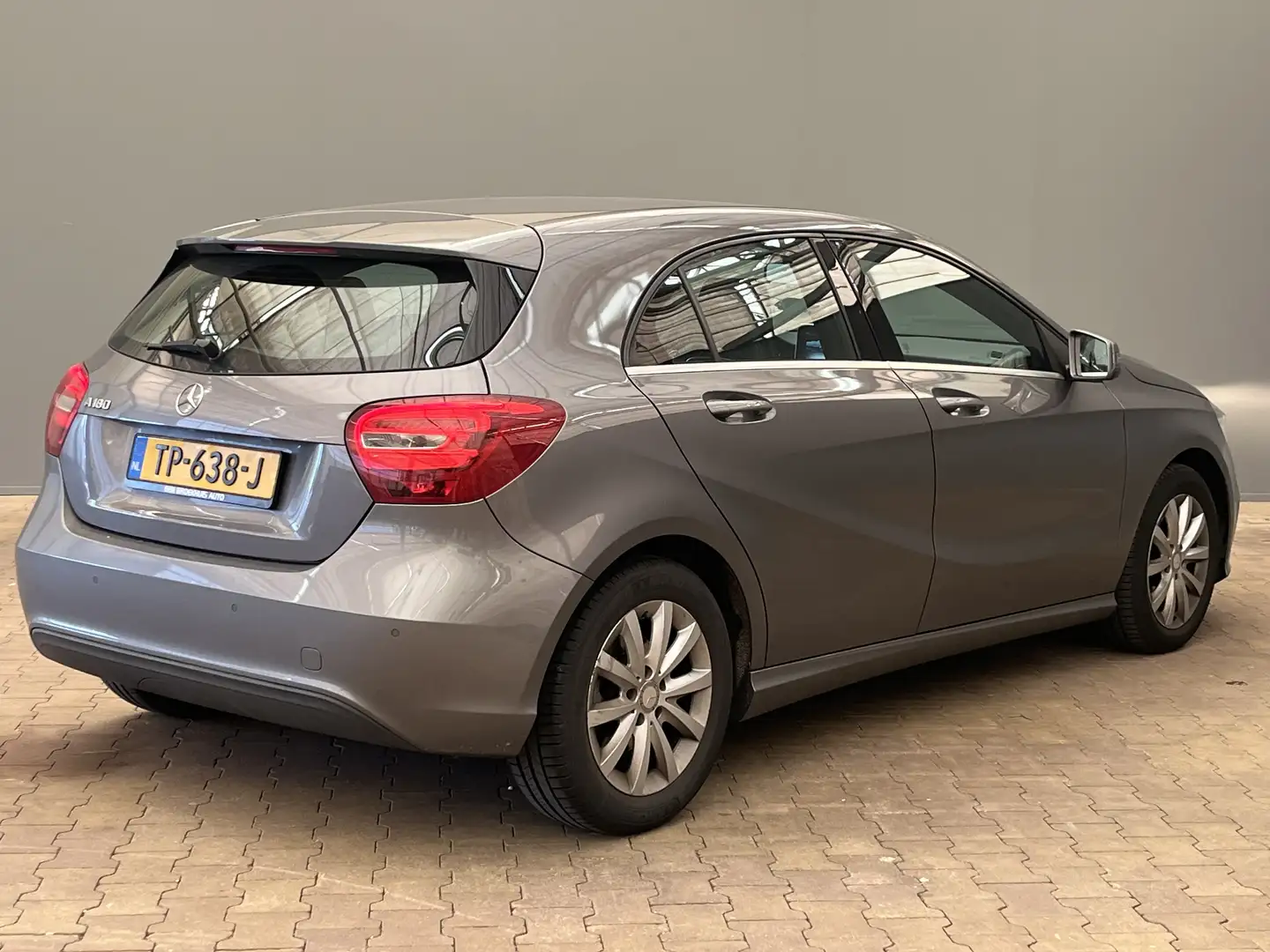 Mercedes-Benz A 180 Leder\Stof | 16'' Lichtmetaal | Stoelverwarming | Gris - 2