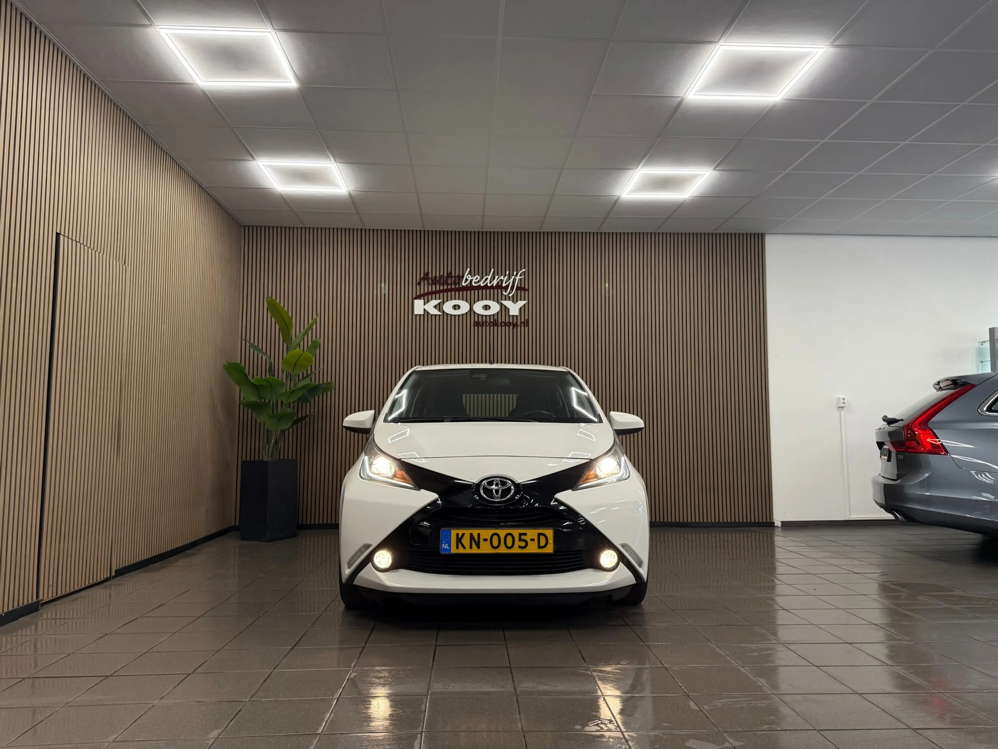 Toyota Aygo 1.0 VVT-i x-play * Navigatie / Camera / Airco / 5 — photo 8