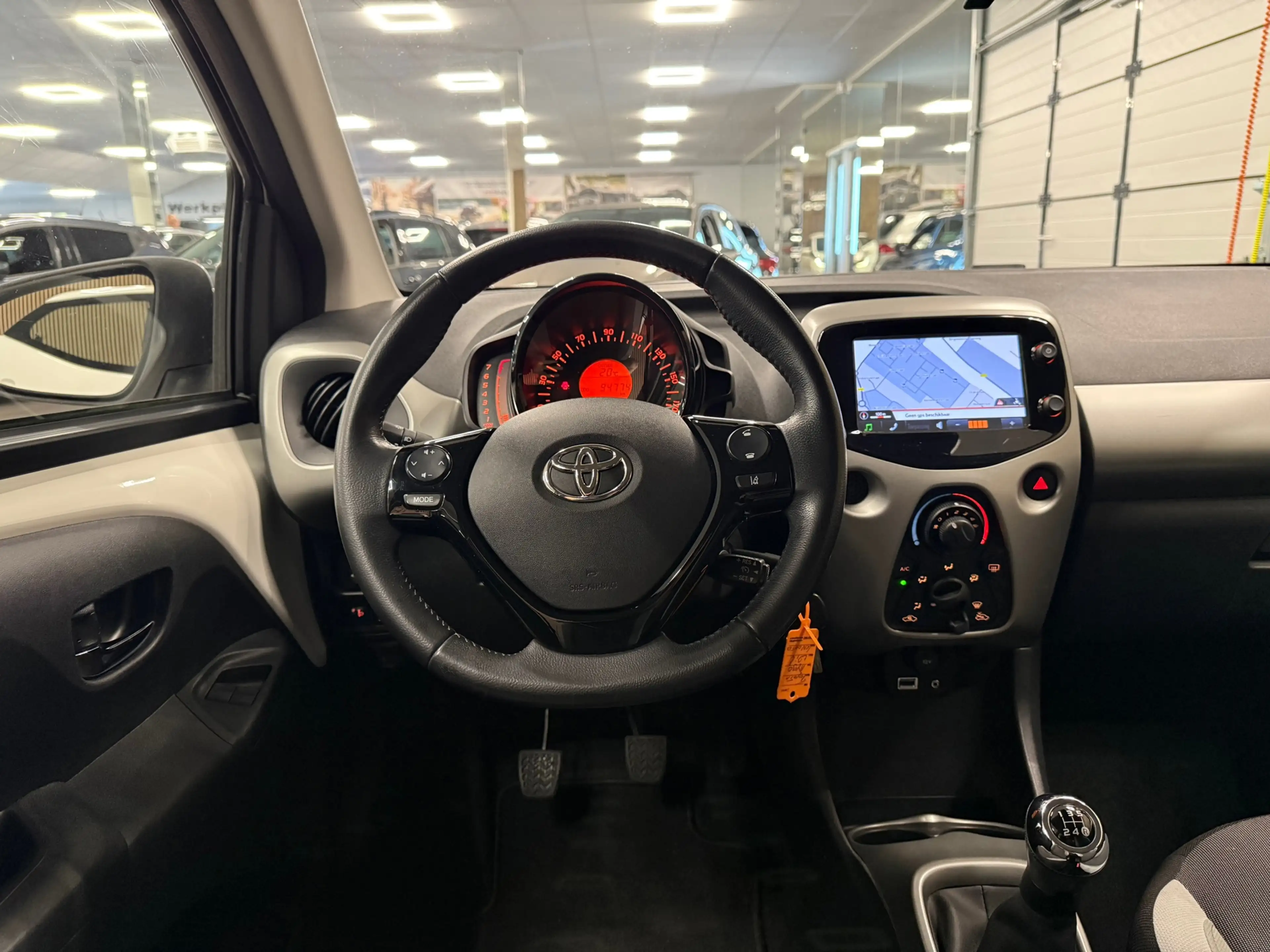 Toyota Aygo 1.0 VVT-i x-play * Navigatie / Camera / Airco / 5 — photo 22