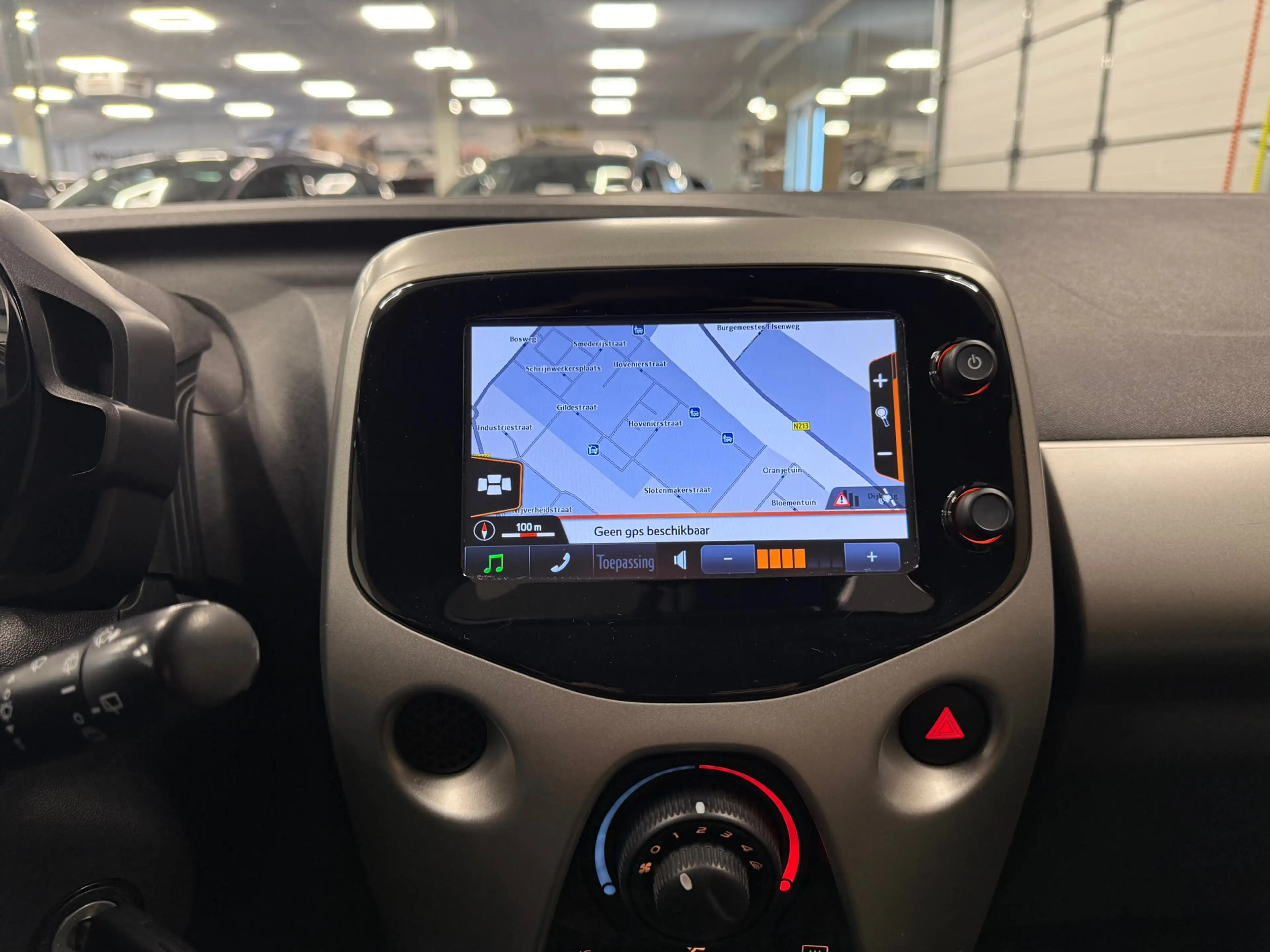 Toyota Aygo 1.0 VVT-i x-play * Navigatie / Camera / Airco / 5 — photo 18