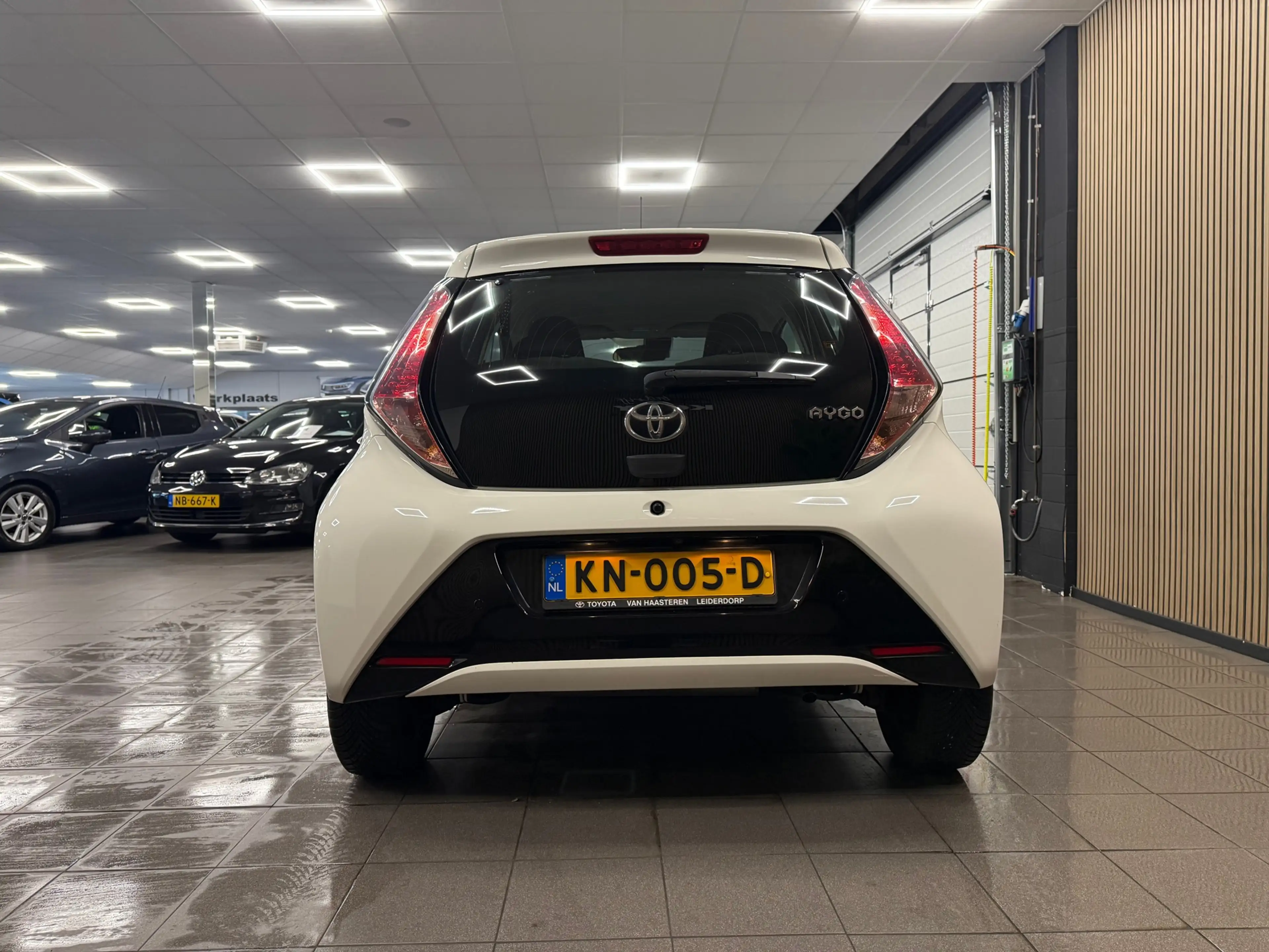 Toyota Aygo 1.0 VVT-i x-play * Navigatie / Camera / Airco / 5 — photo 4