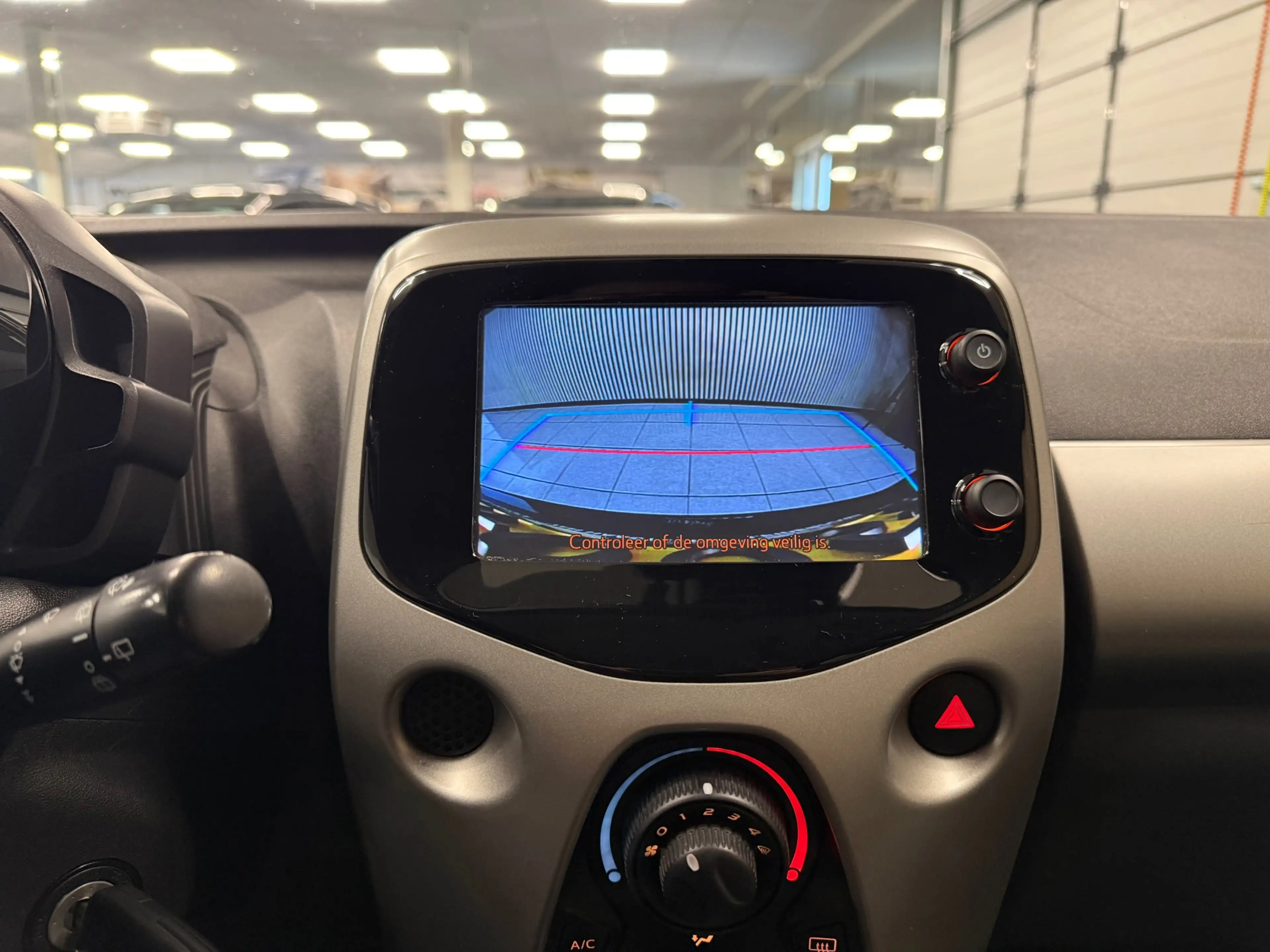 Toyota Aygo 1.0 VVT-i x-play * Navigatie / Camera / Airco / 5 — photo 19