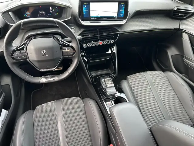 Peugeot 208 view 12