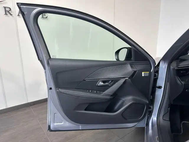 Peugeot 208 view 6