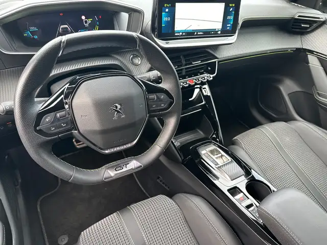 Peugeot 208 view 9
