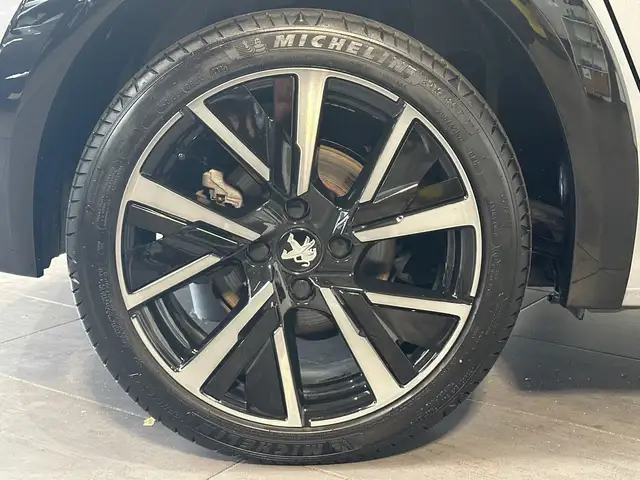Peugeot 208 view 3