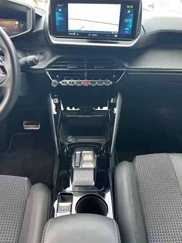 Peugeot 208 view 13