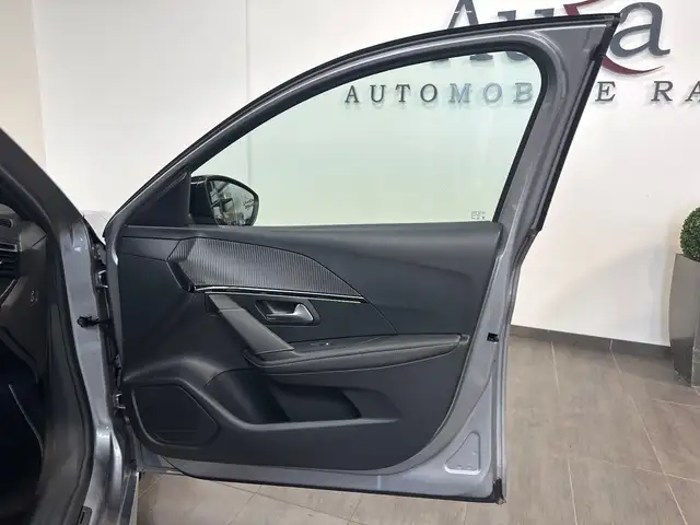 Peugeot 208 view 7