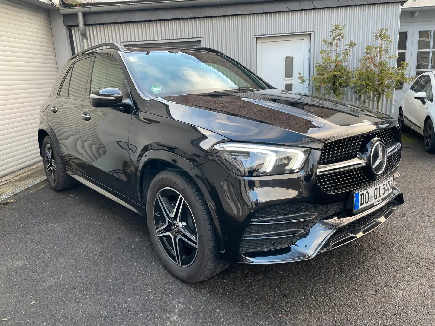 Mercedes-Benz GLE 300 d 4Matic AMG Panorama Navi Leder ACC AHK Negru - 1