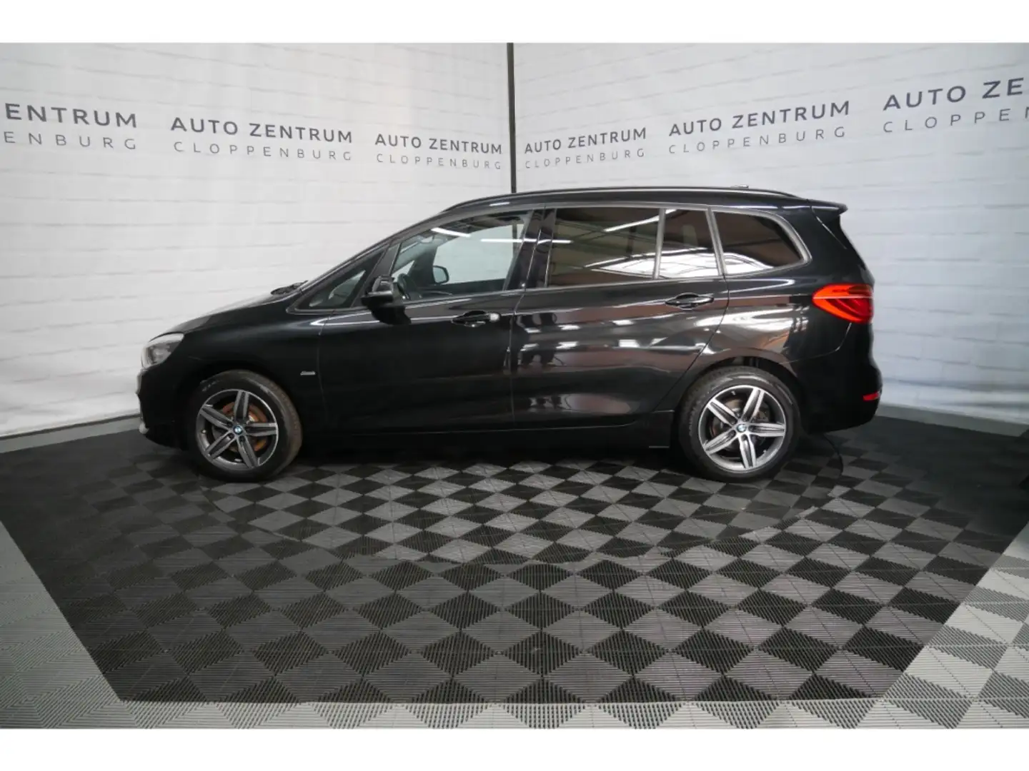 BMW 218 i Sport Line Gran Tourer LED+Navi+7-Sitzer Schwarz - 2
