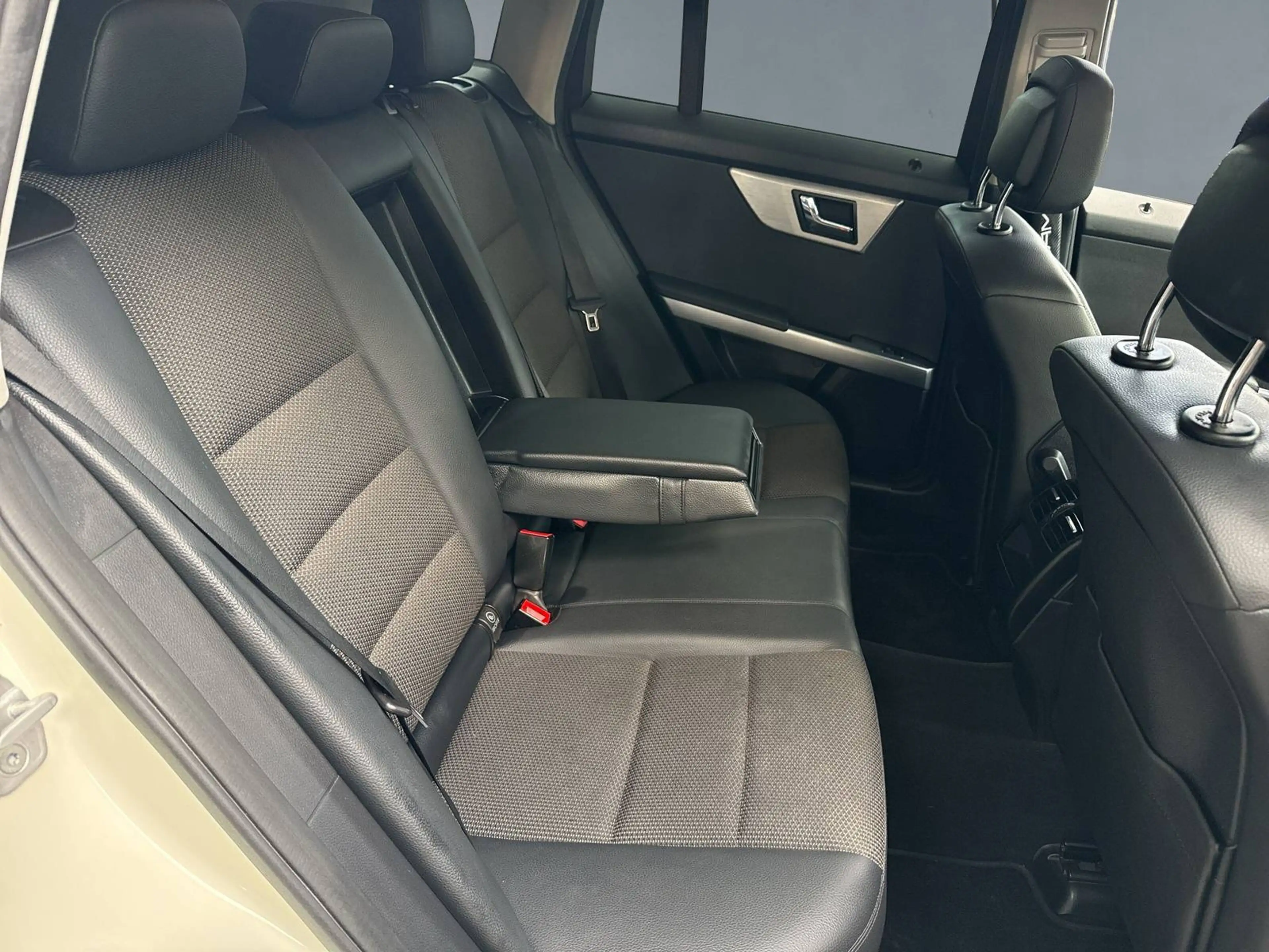 Mercedes-Benz GLK 250 AMG LINE 4Matic *TEMPOMAT*AHK*EINPARKHILFE*KAMERA* — photo 11
