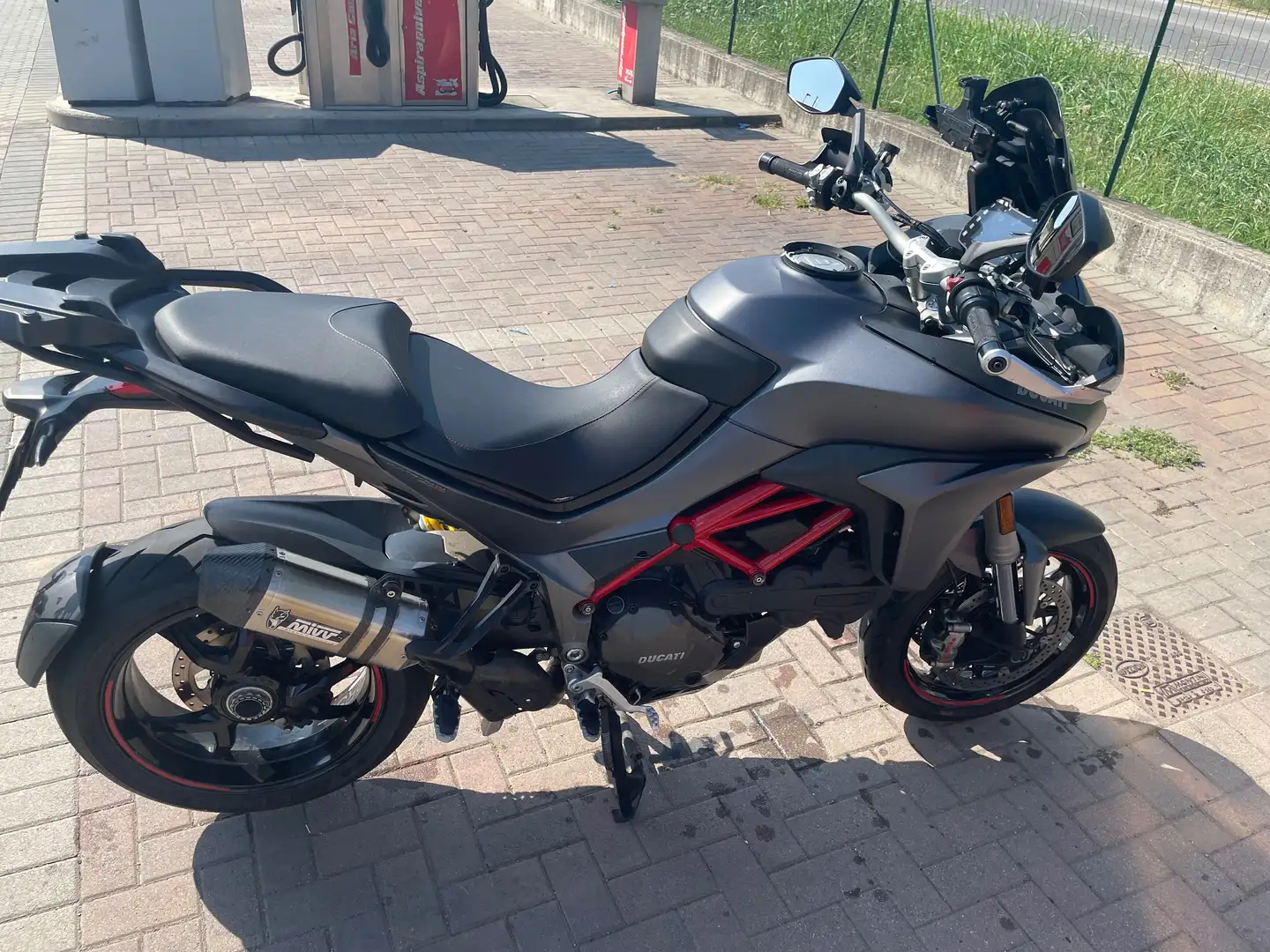 Ducati Multistrada 1200 S Šedá - 1