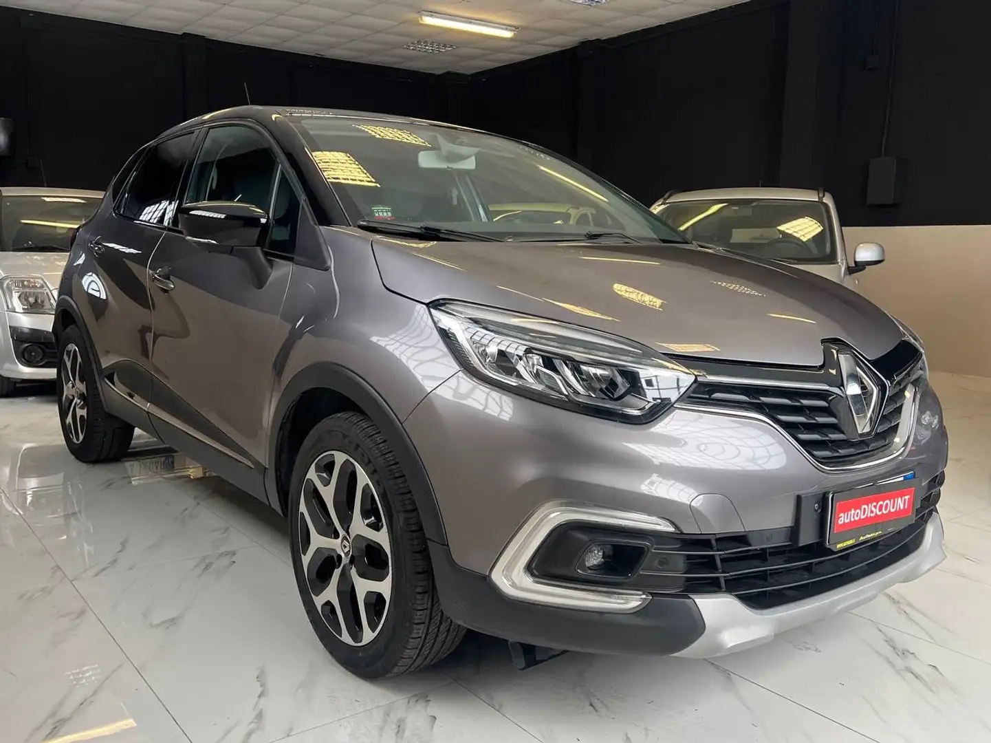 Renault Captur Captur 0.9 tce Intence NAVI 90cv *PREZZO PROMO* Grau - 1