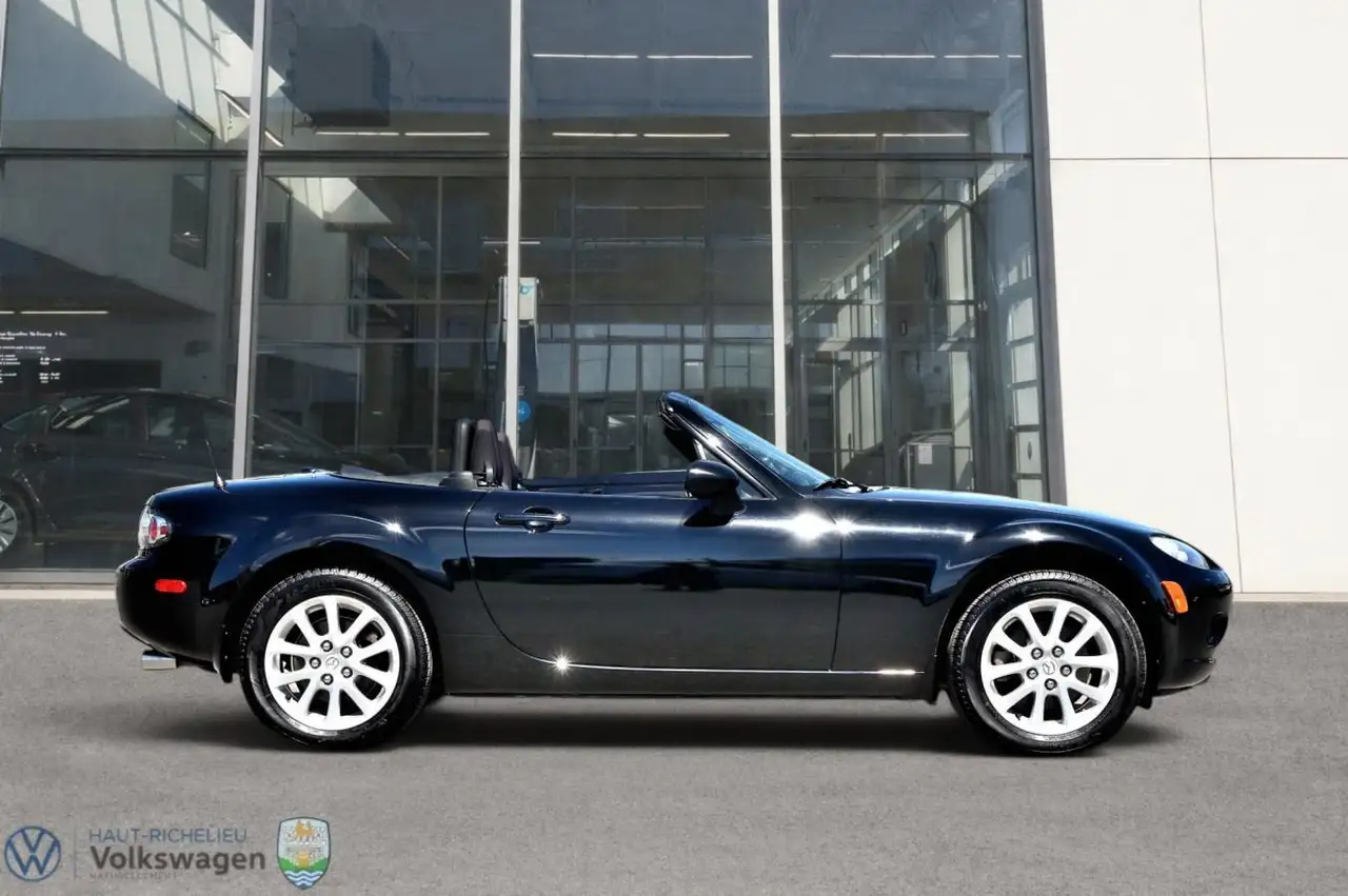 Mazda MX-5 Miata снимка Mazda MX-5 Miata