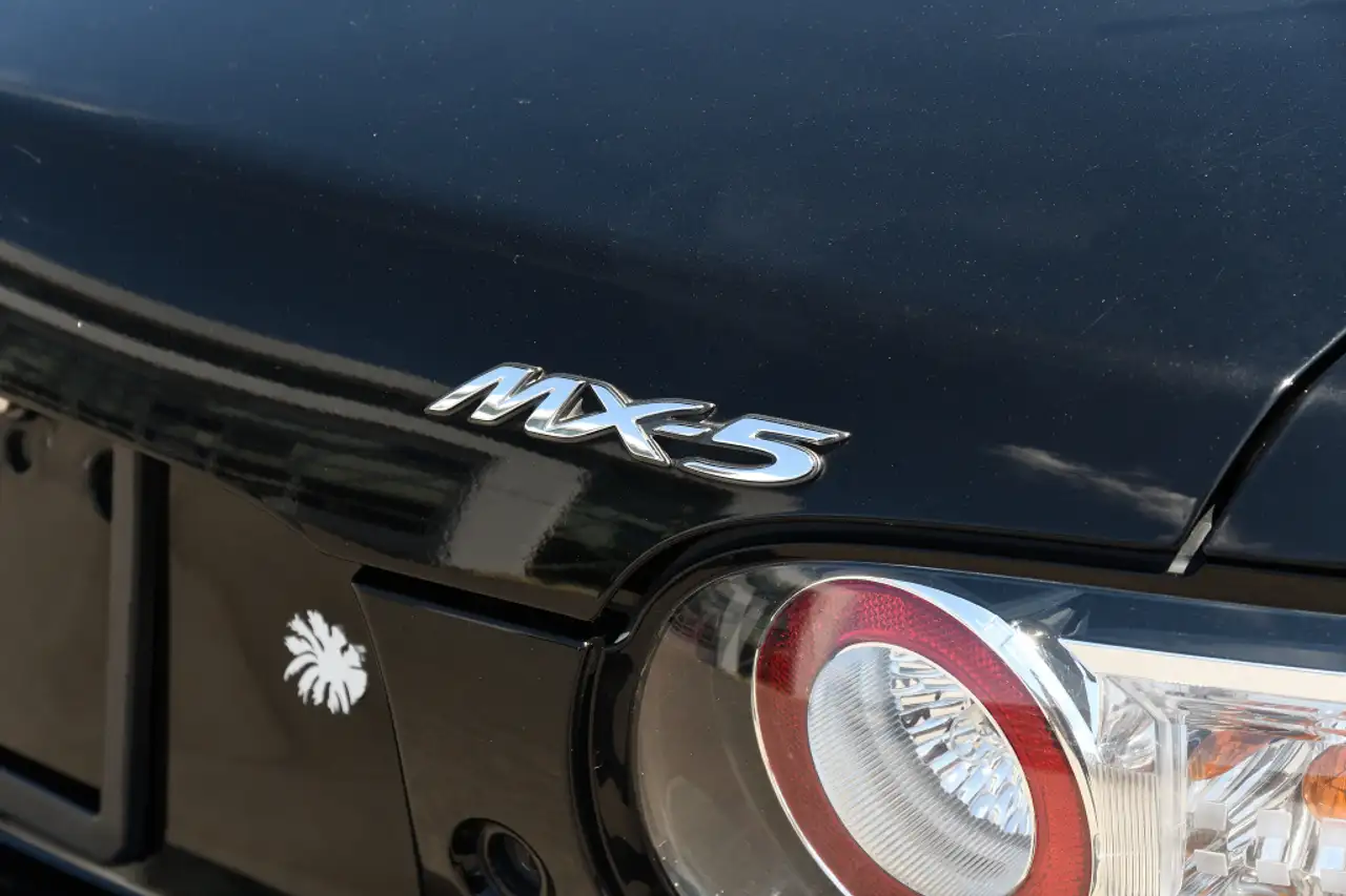 Mazda MX-5 Miata снимка Mazda MX-5 Miata