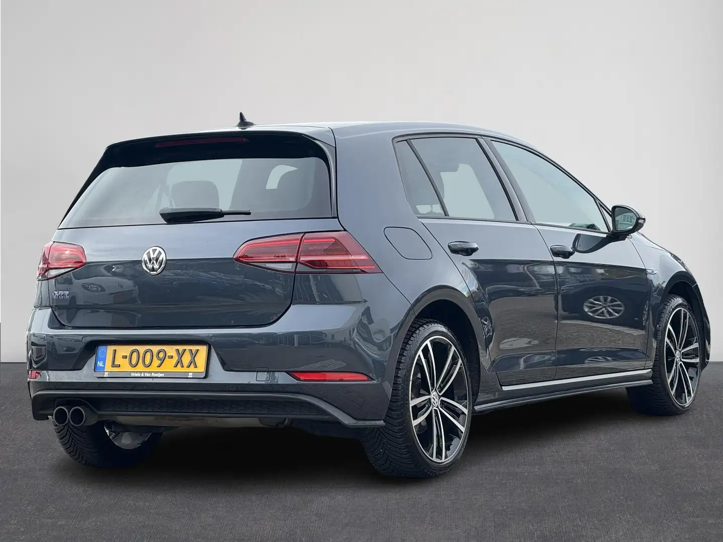 Volkswagen Golf GTE 1.4 TSI PHEV Alcantara | Camera | Navi | ACC | Vir Gris - 2