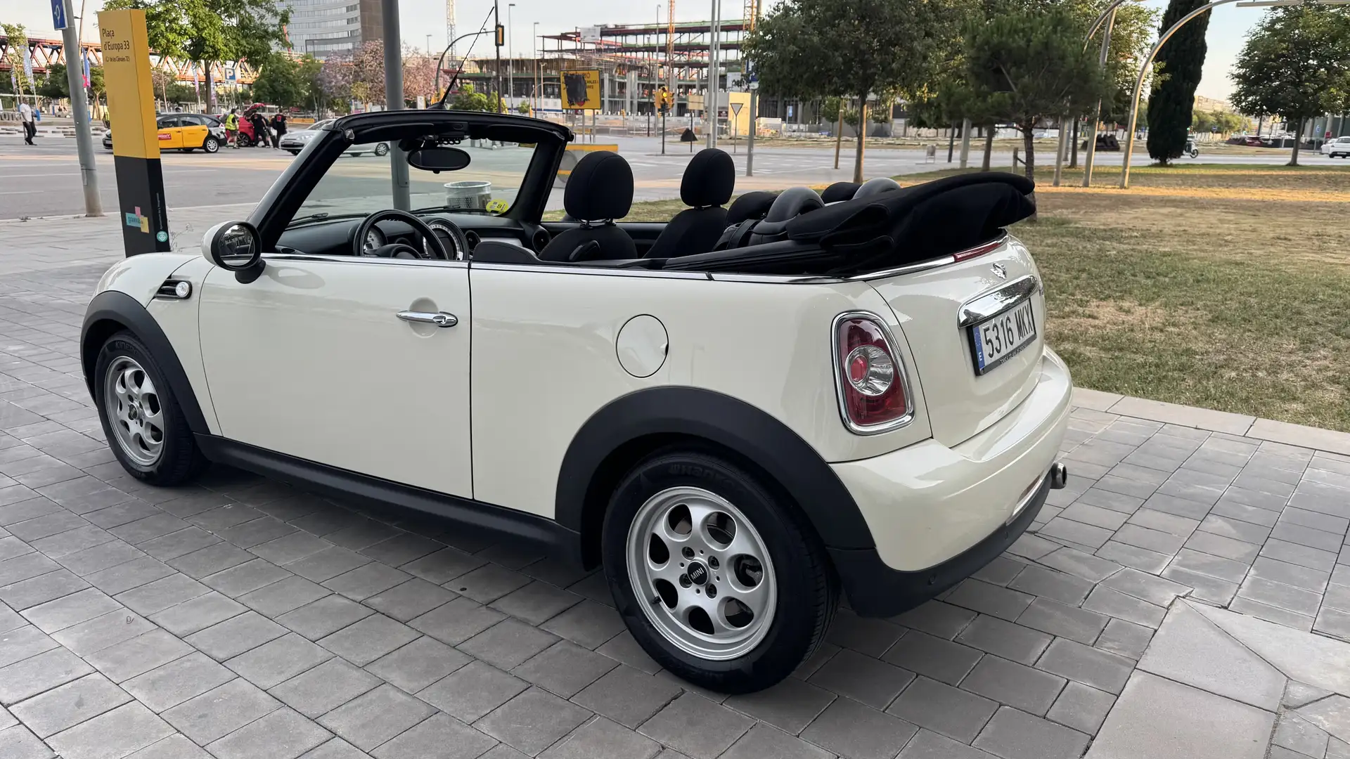 MINI Cooper C Cabrio - 2