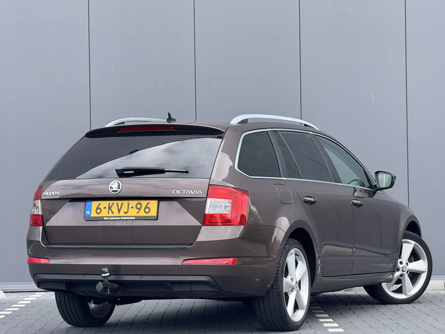 Skoda Octavia Combi 1.2 TSI Greentech Elegance | Nieuw binnen | Bruin - 2