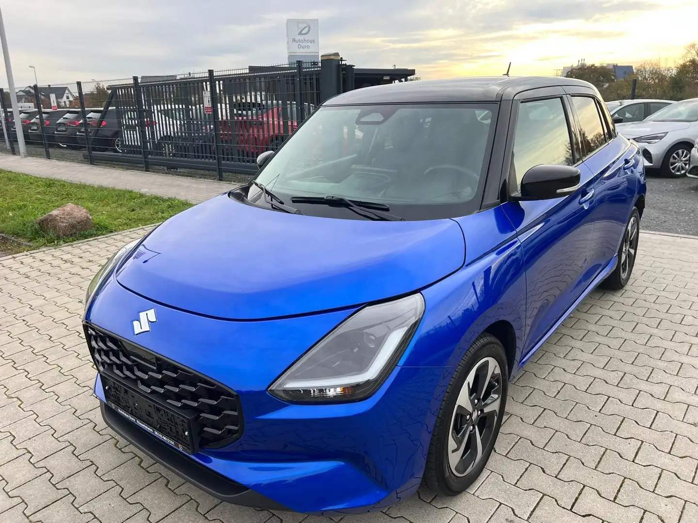 Suzuki Swift 1.2 Dualjet Mild-Hybrid Comfort Aut. Navi Bleu - 2