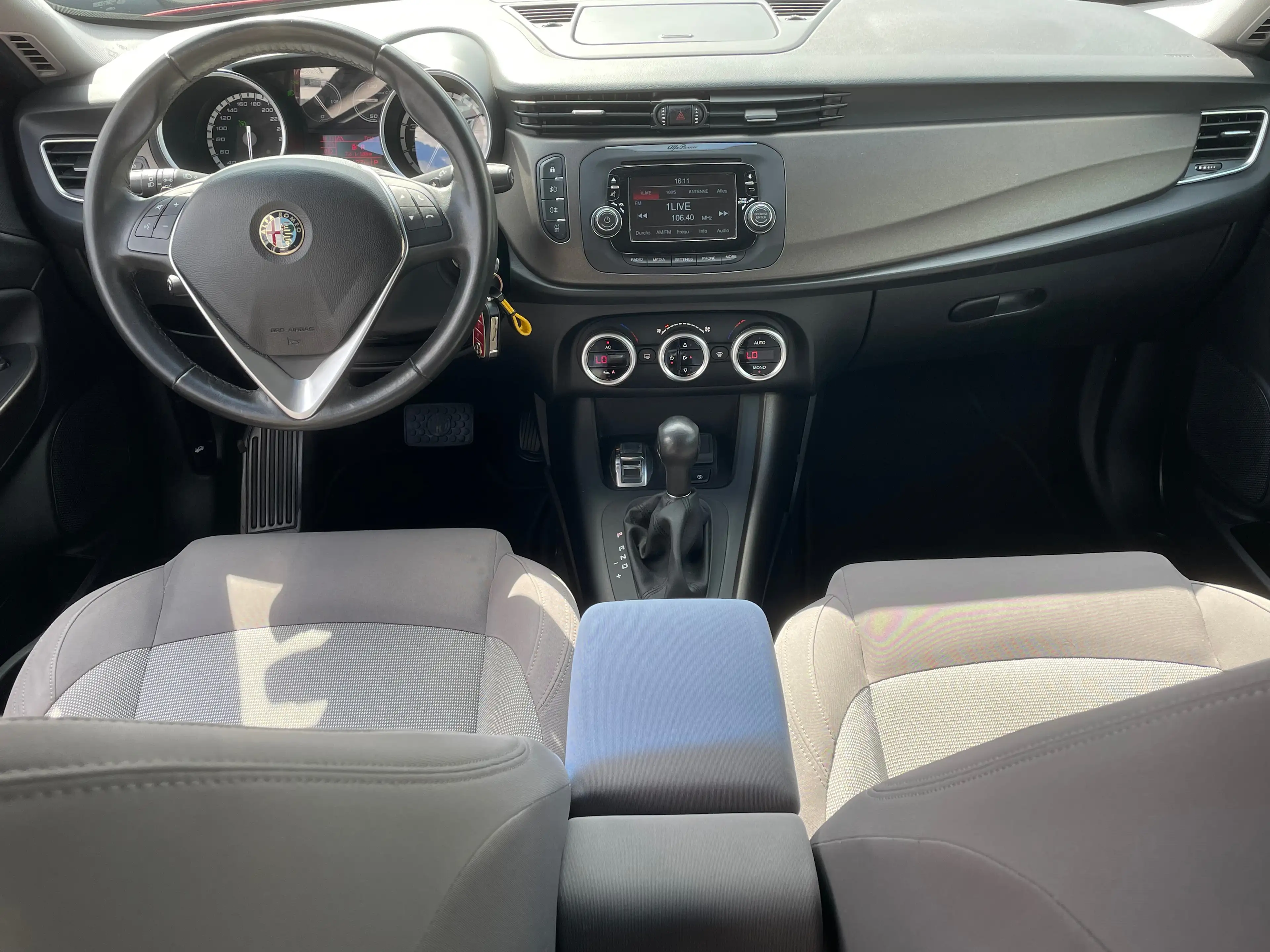 Alfa Romeo Giulietta Alfa Giulietta/ Automatik/ Zahnriemen neu ab Auslieferung/ Einparkhilfe vorne u. hinten — photo 10
