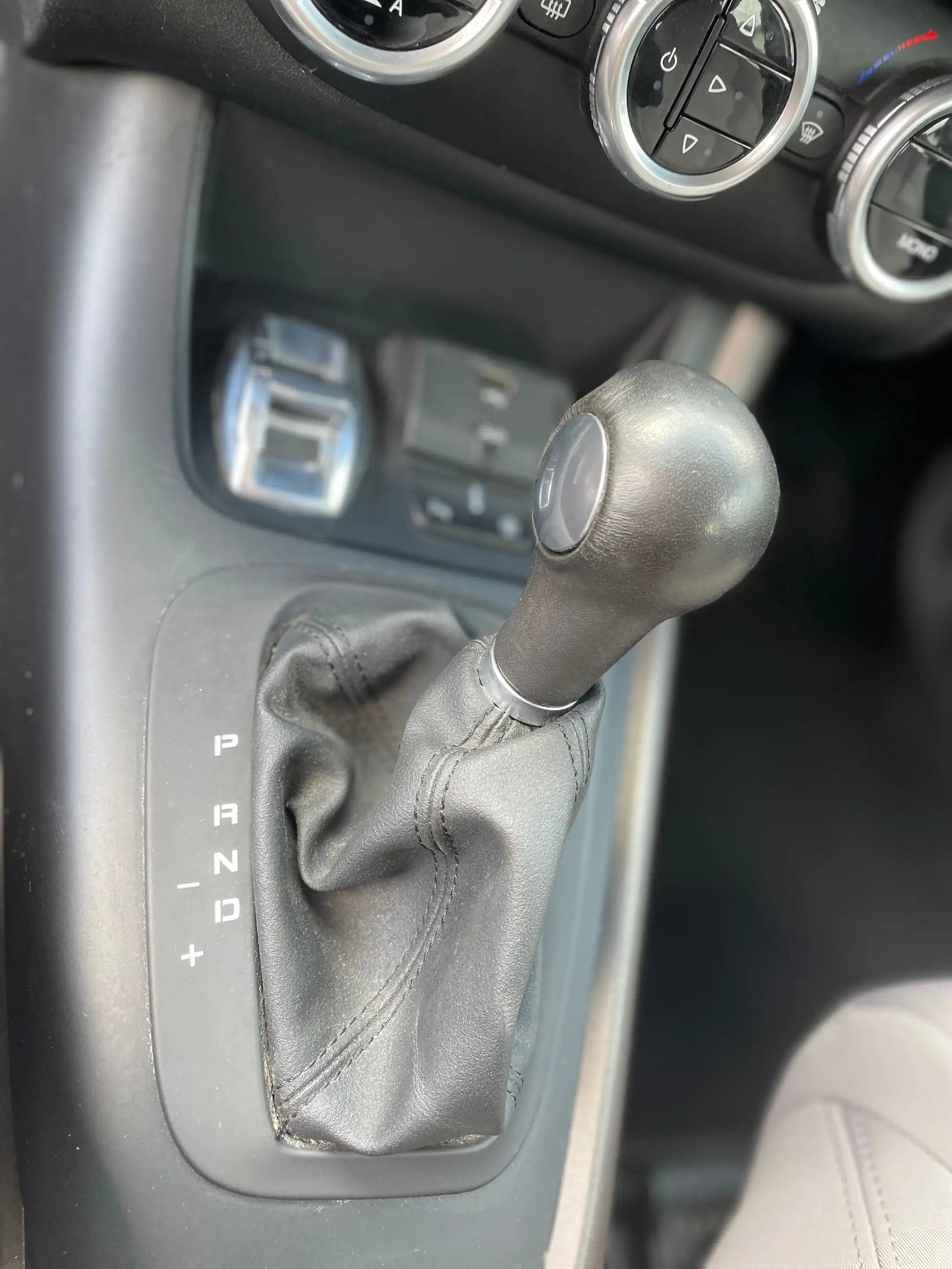 Alfa Romeo Giulietta Alfa Giulietta/ Automatik/ Zahnriemen neu ab Auslieferung/ Einparkhilfe vorne u. hinten — photo 12