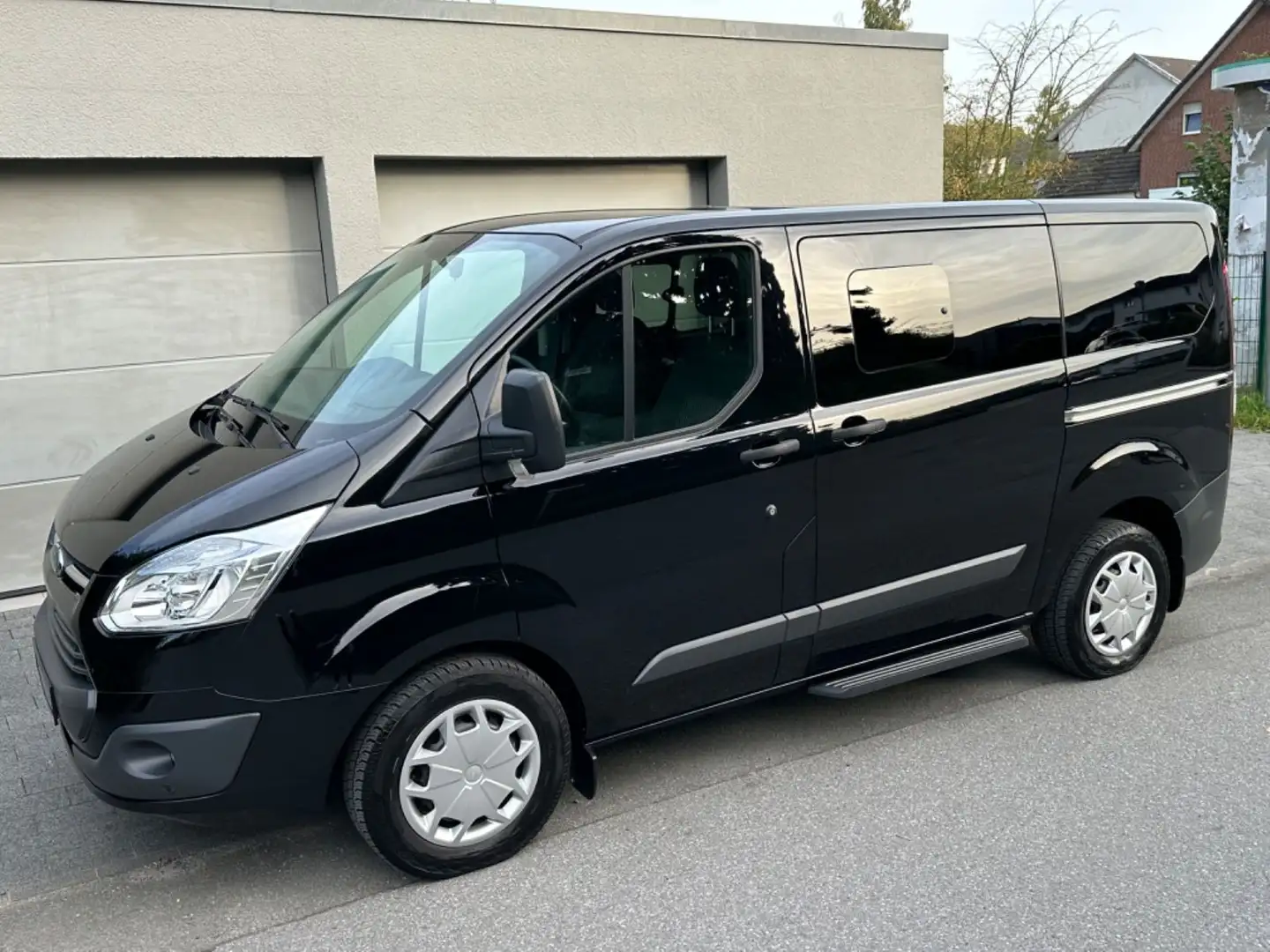 Ford Tourneo Custom 310 L1 8 Sitze Klima Navi AHK RFK Fekete - 1