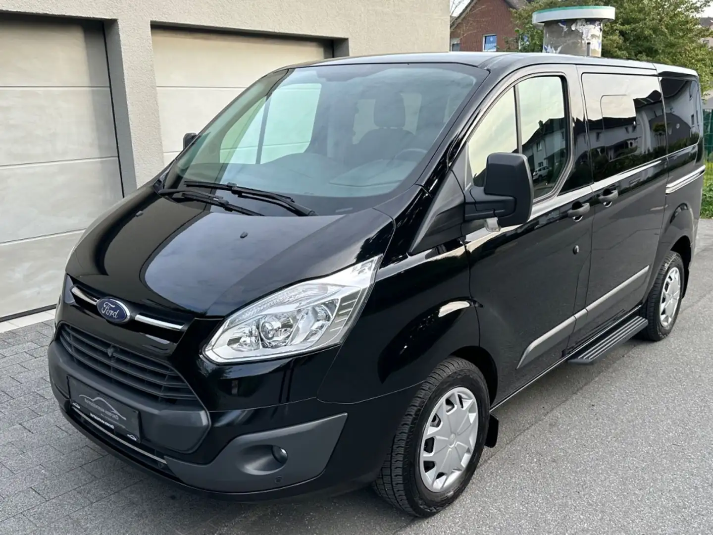 Ford Tourneo Custom 310 L1 8 Sitze Klima Navi AHK RFK Fekete - 2