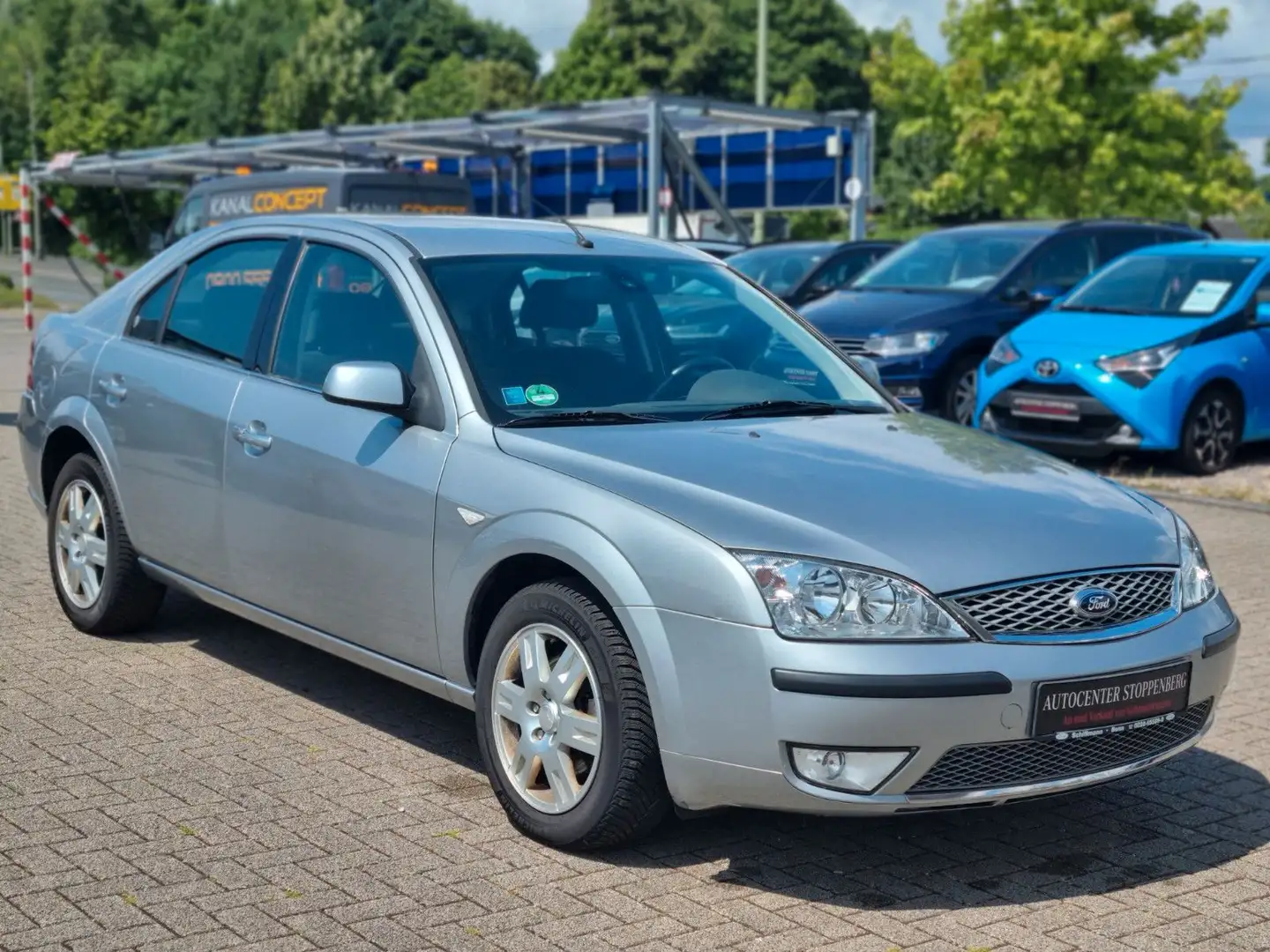 Ford Mondeo Lim. Ghia/Navi/PDC/Garantie/1.Hand/SHZ/FZ Argent - 2