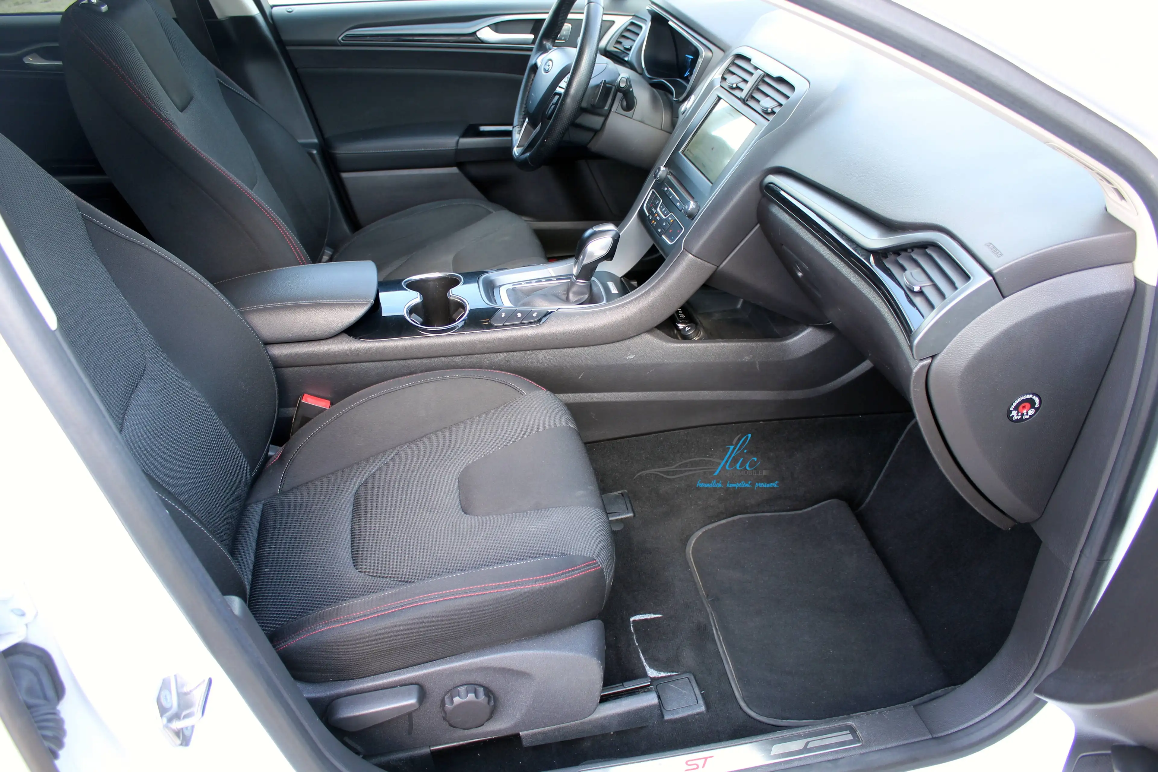 Ford Mondeo Turnier ST-Line/NAVI/LED/AHK/ALU18/KAMERA_.Leichte Hageschaden! — photo 10