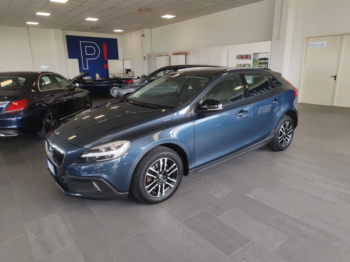 Volvo V40 Cross Country D2 120cv Bus.Plus Navi Cruise Sensori Fari LED Blu/Azzurro - 1