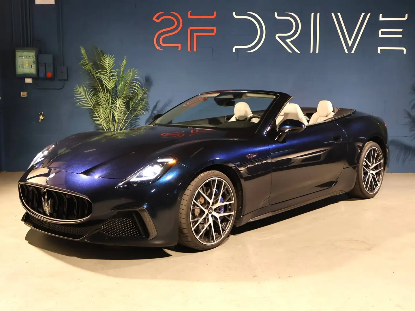 Maserati GranCabrio 3.0 V6 Trofeo Blau - 1