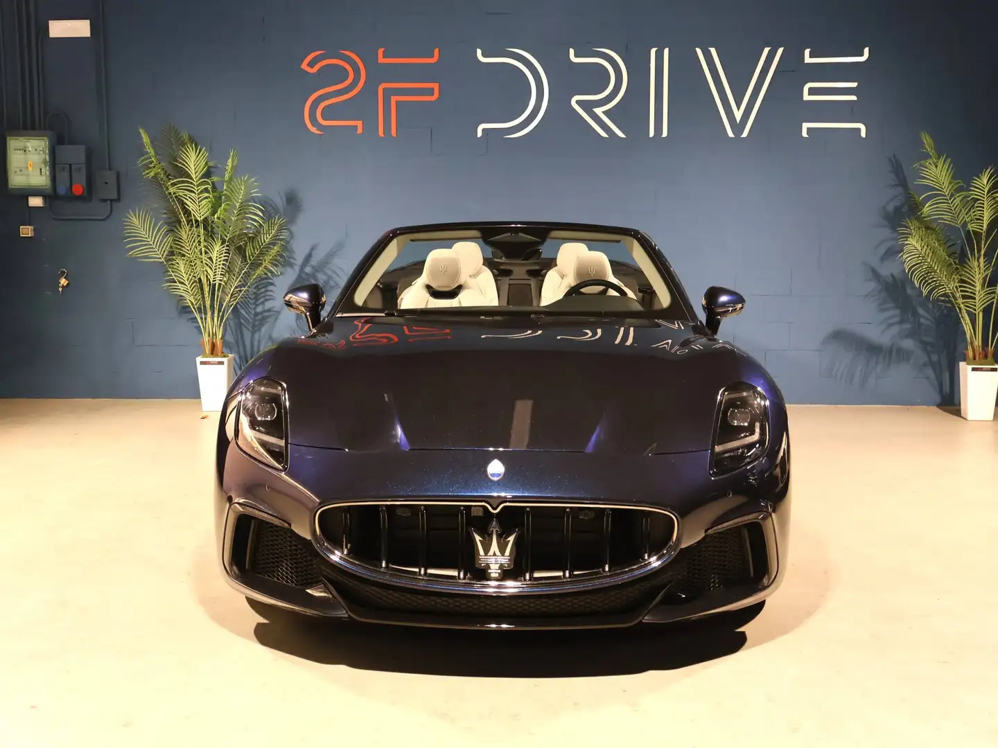 Maserati GranCabrio 3.0 V6 Trofeo Blau - 2