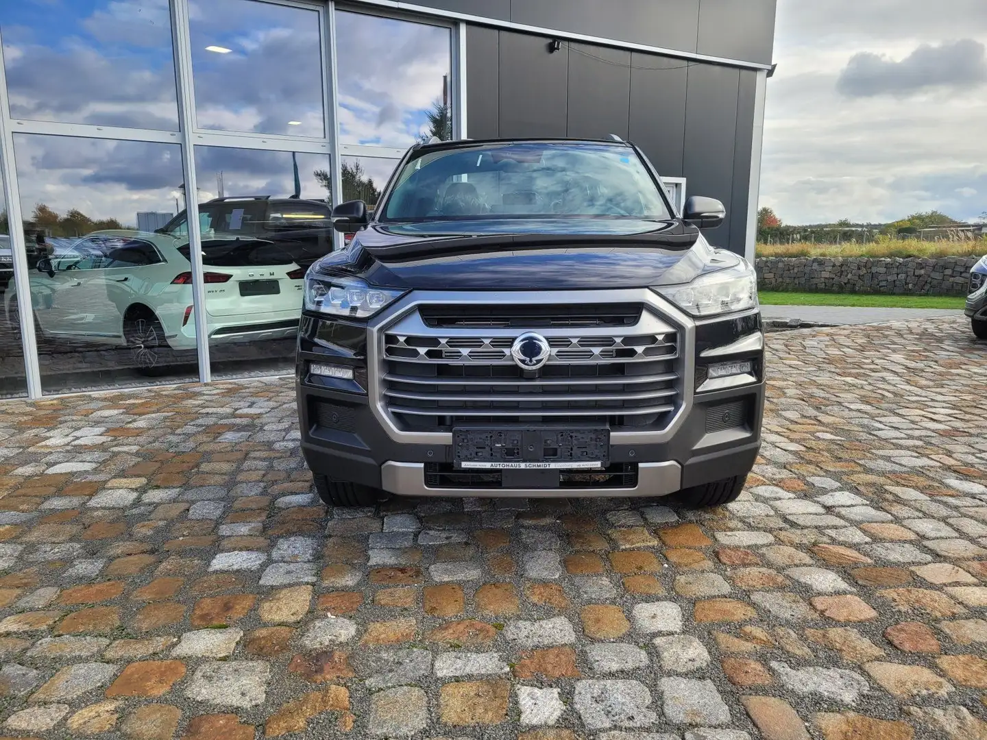 SsangYong Musso Grand Musso 2,2 e-Xdi Black Line 3,5t Anhängela Schwarz - 2
