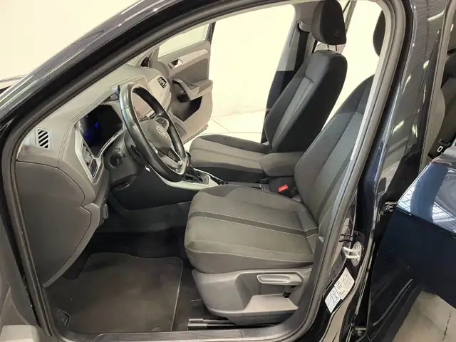 Volkswagen T-Roc view 6