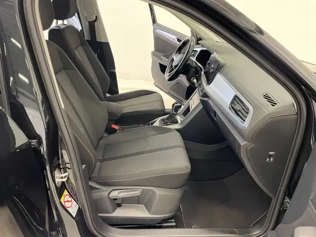 Volkswagen T-Roc view 8