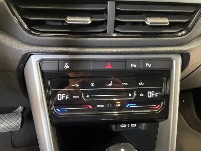 Volkswagen T-Roc view 10