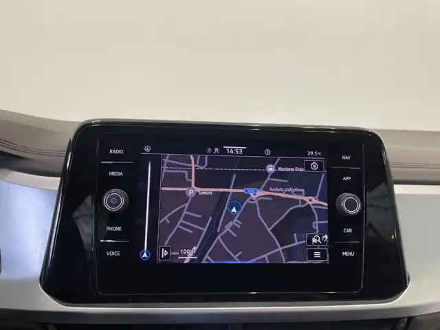 Volkswagen T-Roc view 11