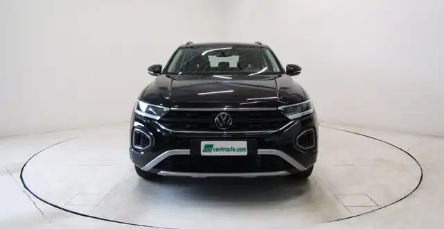 Volkswagen T-Roc view 2