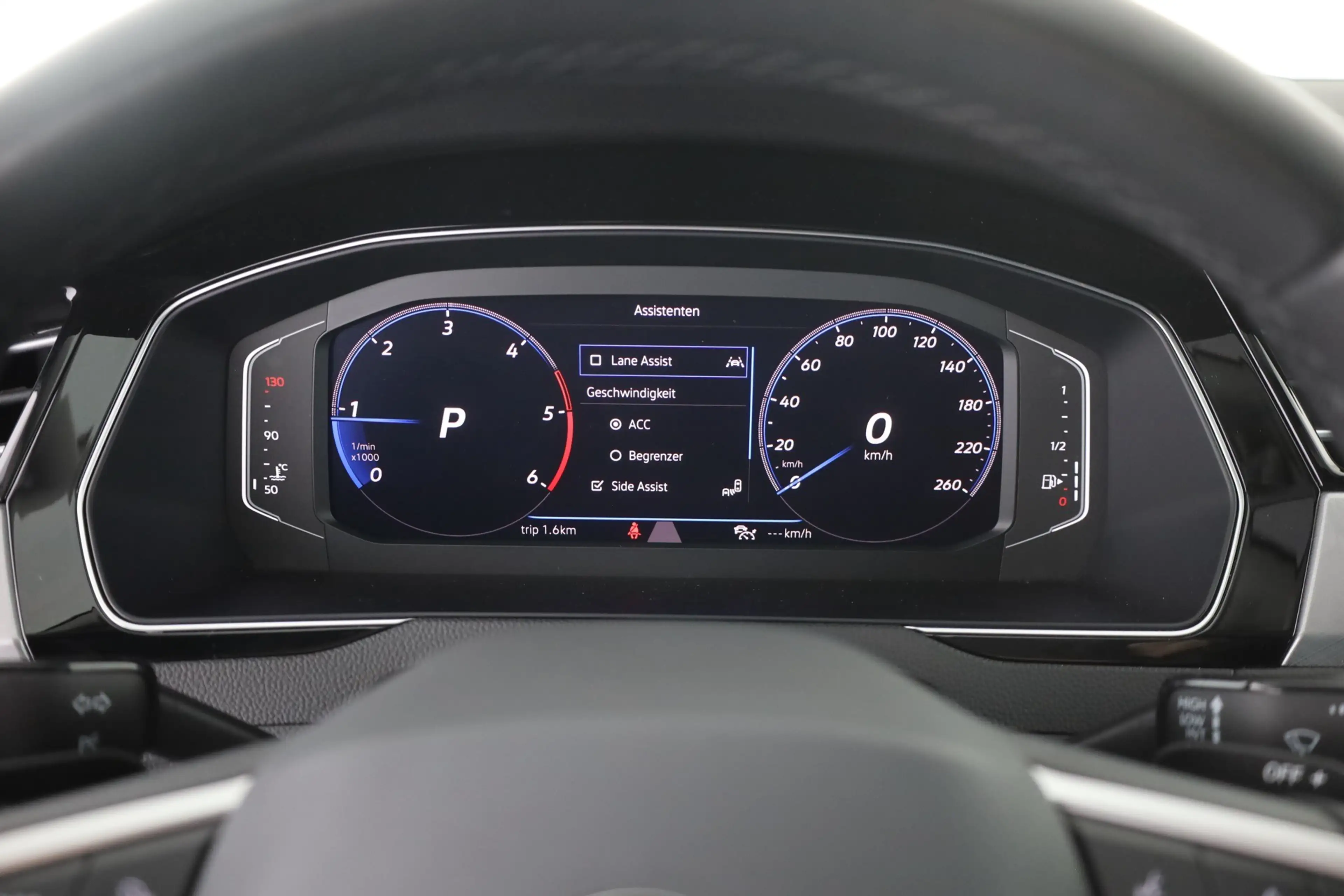 Volkswagen Passat Variant 2.0 TDI DSG R-Line LED 360° Navi — photo 11